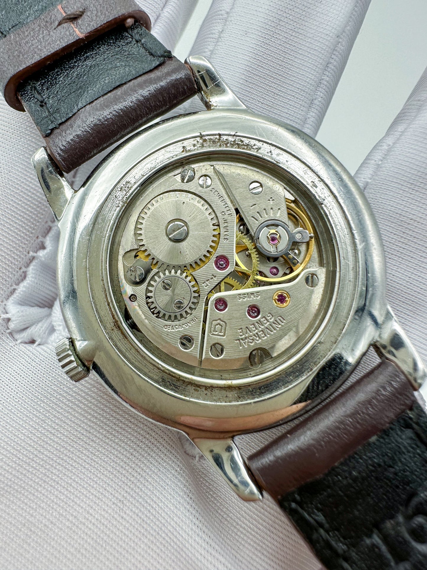 UNIVERSAL GENÈVE REF. 842101