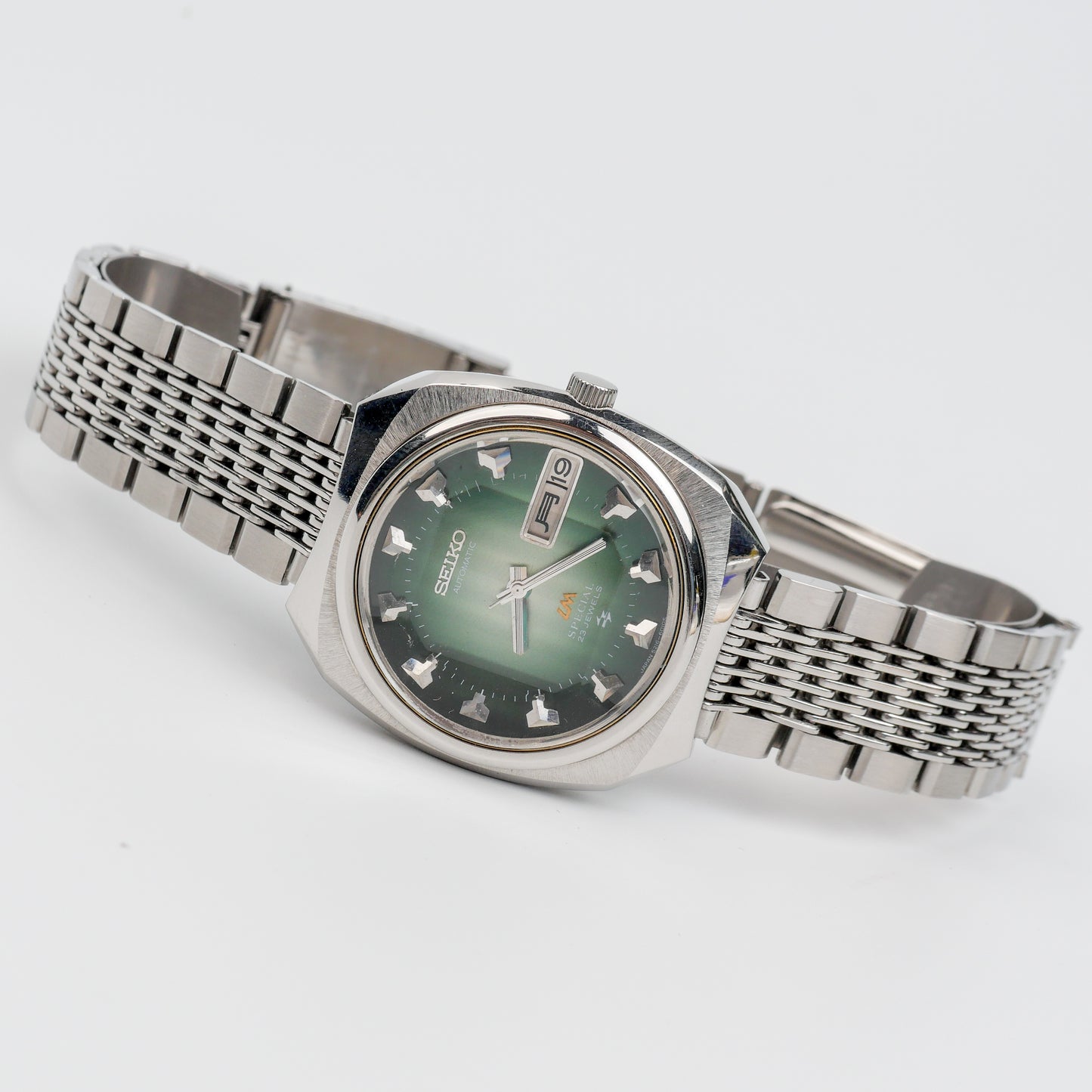 SEIKO LM SPECIAL DAY-DATE AUTOMATIC FACETED CRYSTAL GREEN DIAL REF. 5216-6000