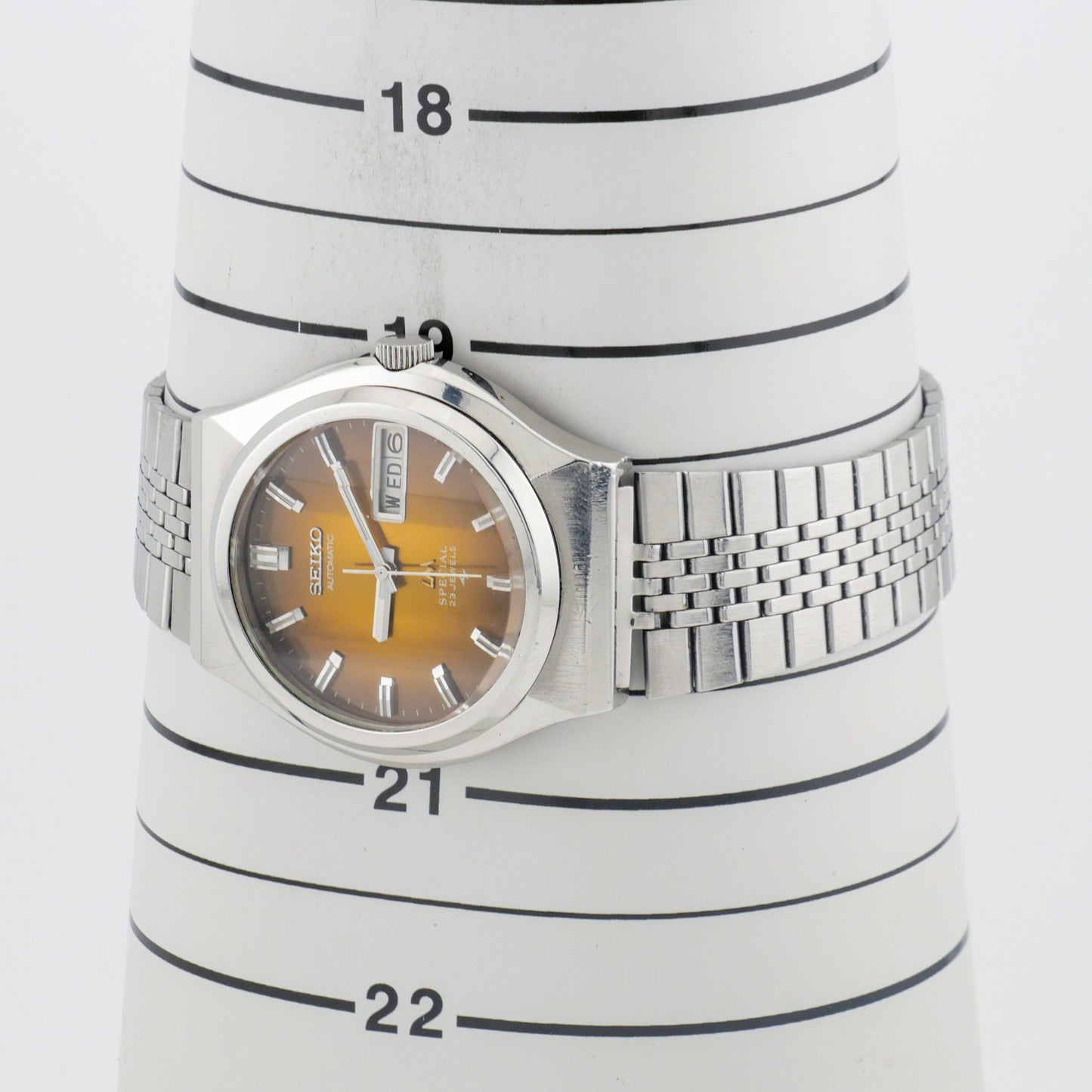 SEIKO LORD MATIC LM SPECIAL 23 JEWELS AUTOMATIC REF. 5216-7040