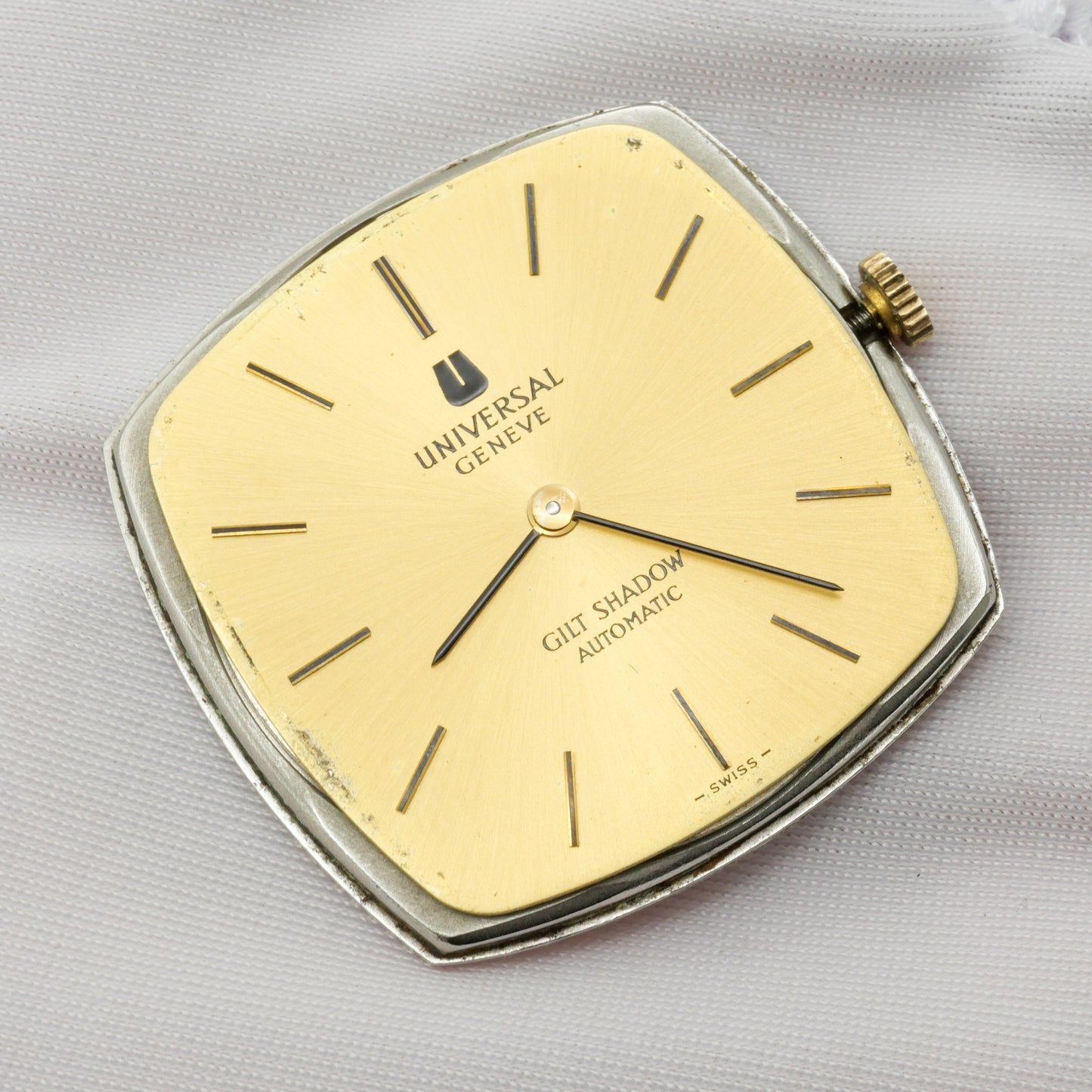 UNIVERSAL GENÈVE GILT SHADOW AUTOMATIC ULTRA THIN REF. 566105
