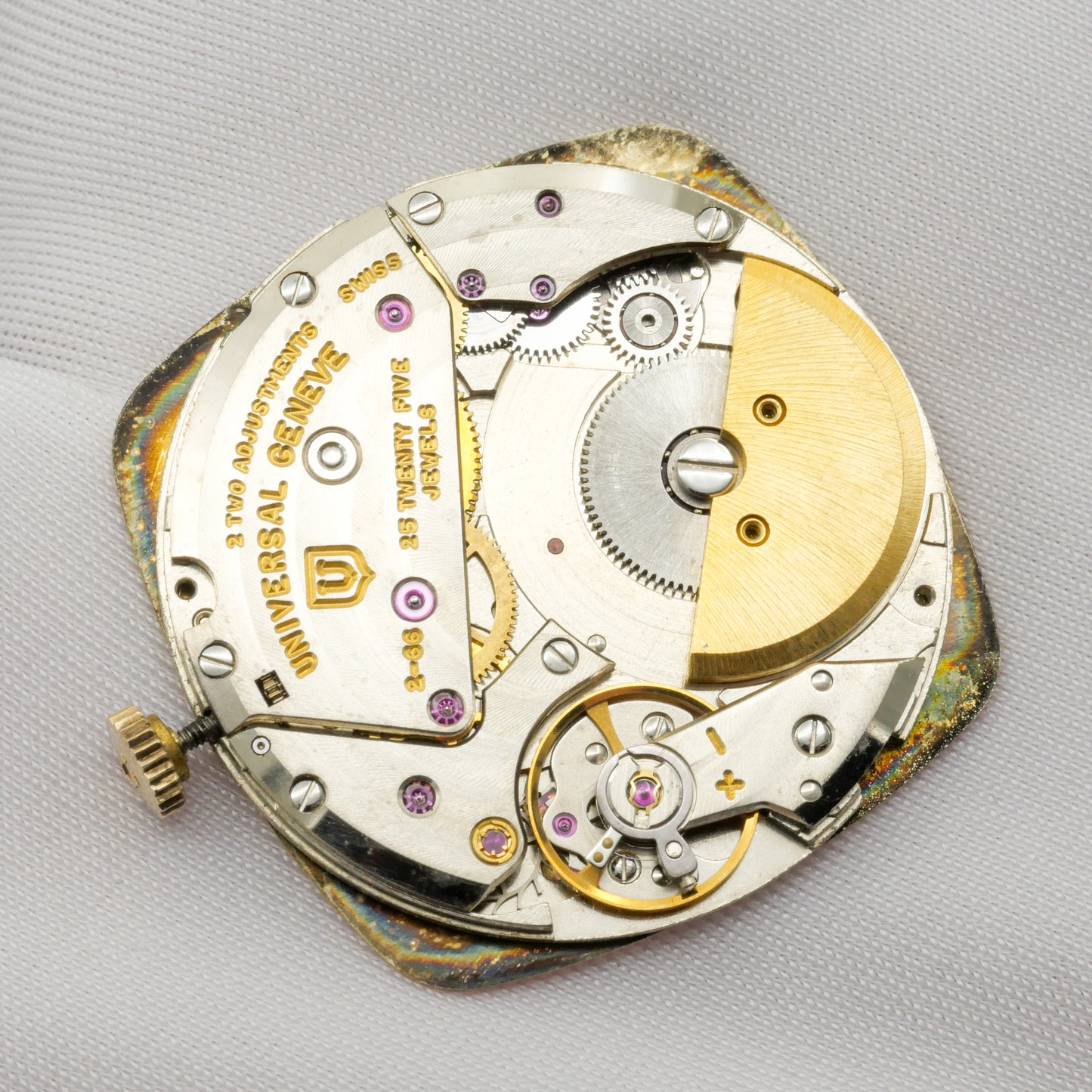 UNIVERSAL GENÈVE GILT SHADOW AUTOMATIC ULTRA THIN REF. 566105