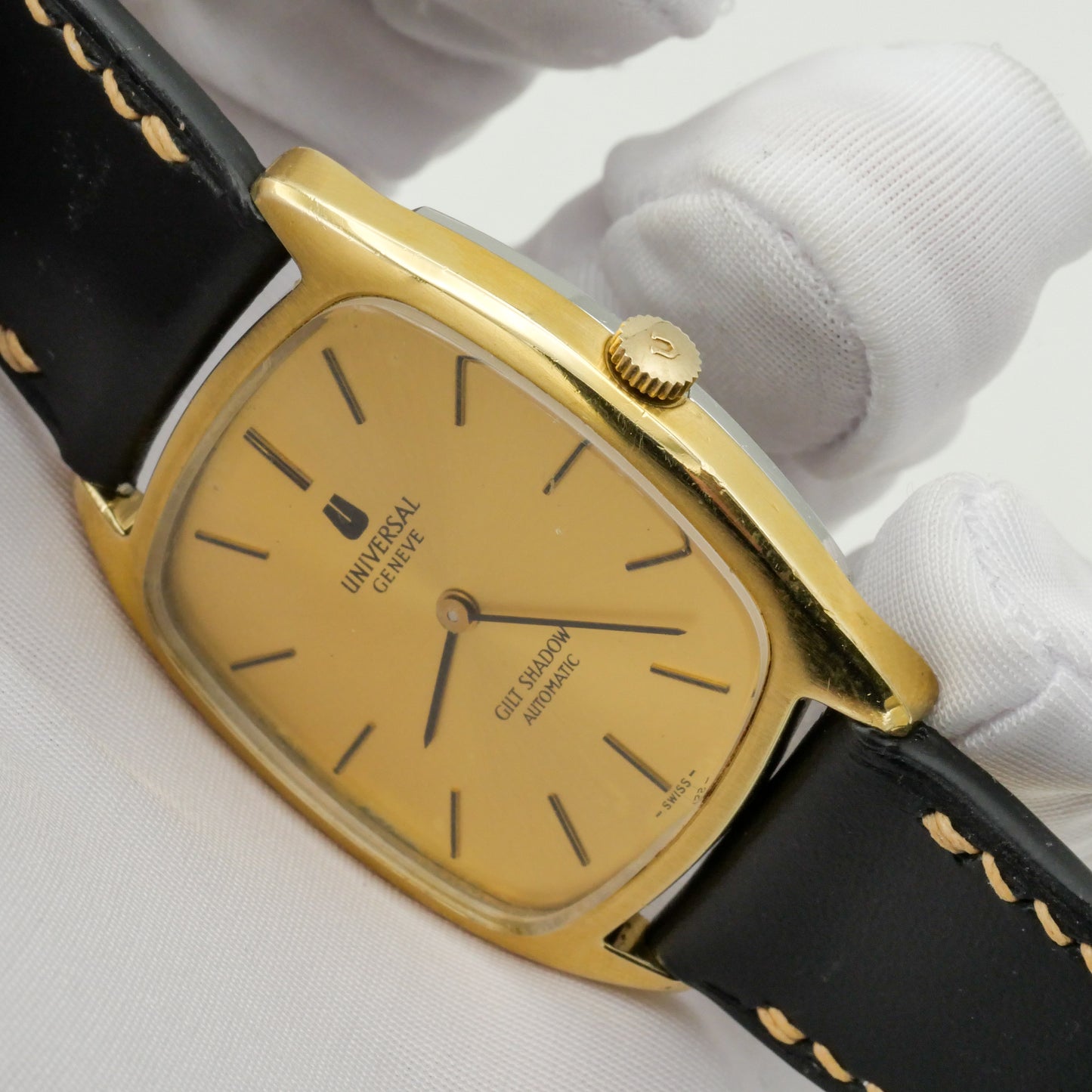 UNIVERSAL GENÈVE GILT SHADOW AUTOMATIC ULTRA THIN REF. 566105