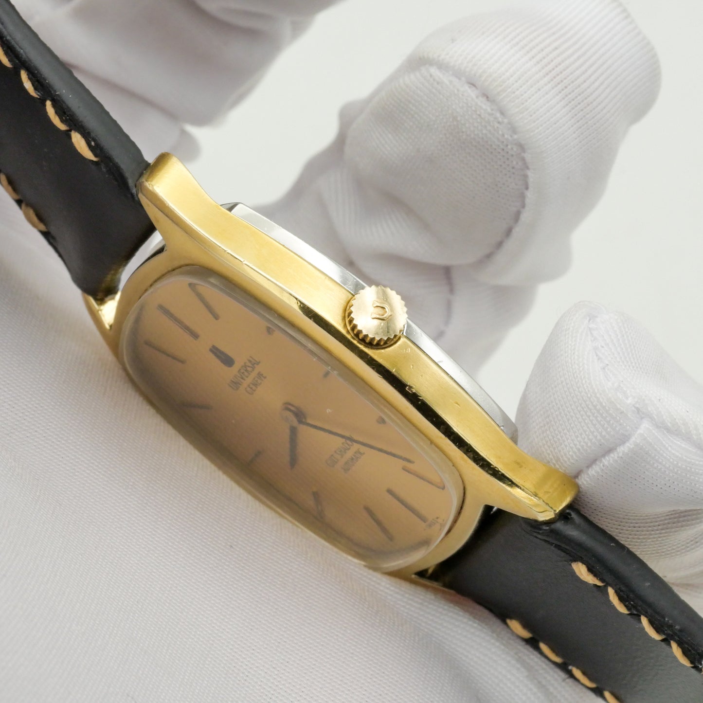 UNIVERSAL GENÈVE GILT SHADOW AUTOMATIC ULTRA THIN REF. 566105