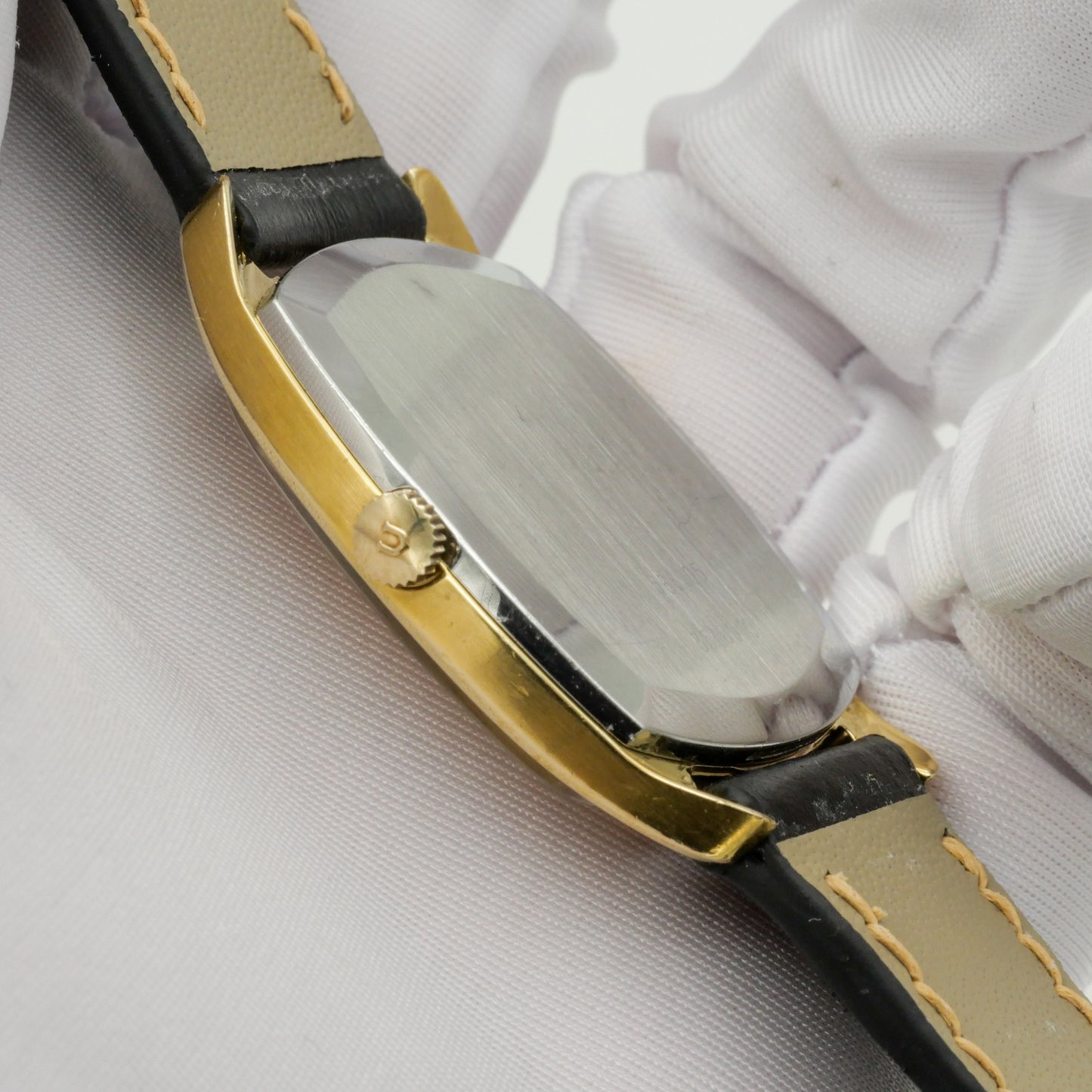 UNIVERSAL GENÈVE GILT SHADOW AUTOMATIC ULTRA THIN REF. 566105