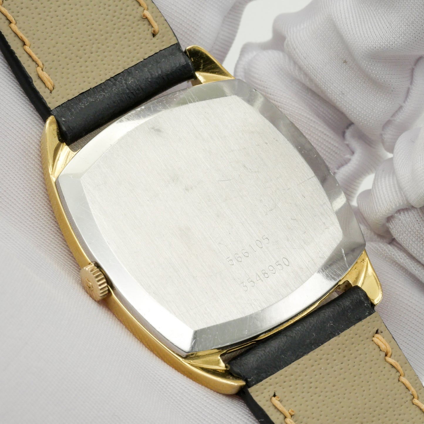 UNIVERSAL GENÈVE GILT SHADOW AUTOMATIC ULTRA THIN REF. 566105