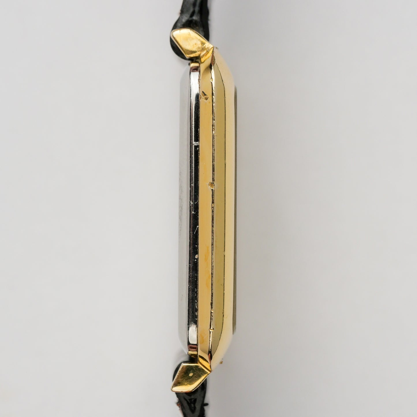 UNIVERSAL GENÈVE GILT SHADOW AUTOMATIC ULTRA-THIN REF. 566143