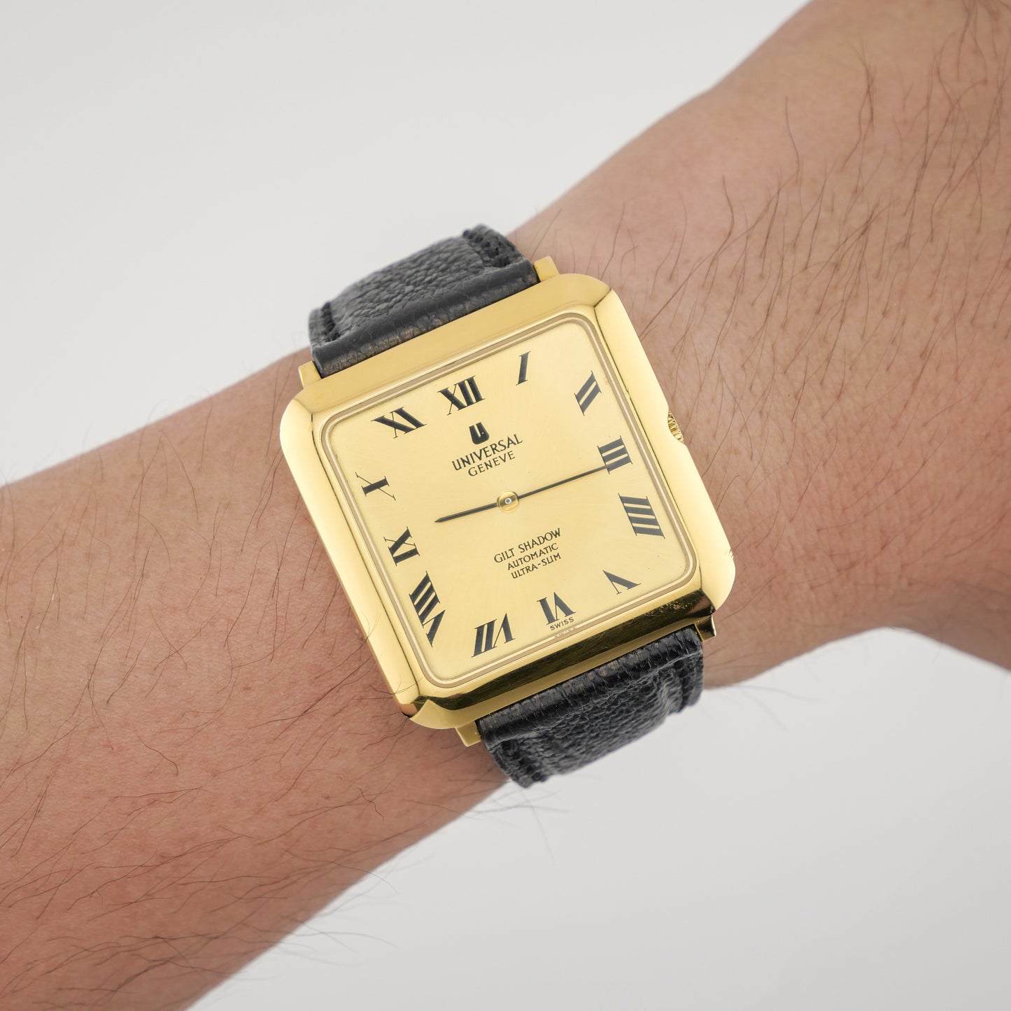 UNIVERSAL GENÈVE GILT SHADOW AUTOMATIC ULTRA-THIN REF. 566143