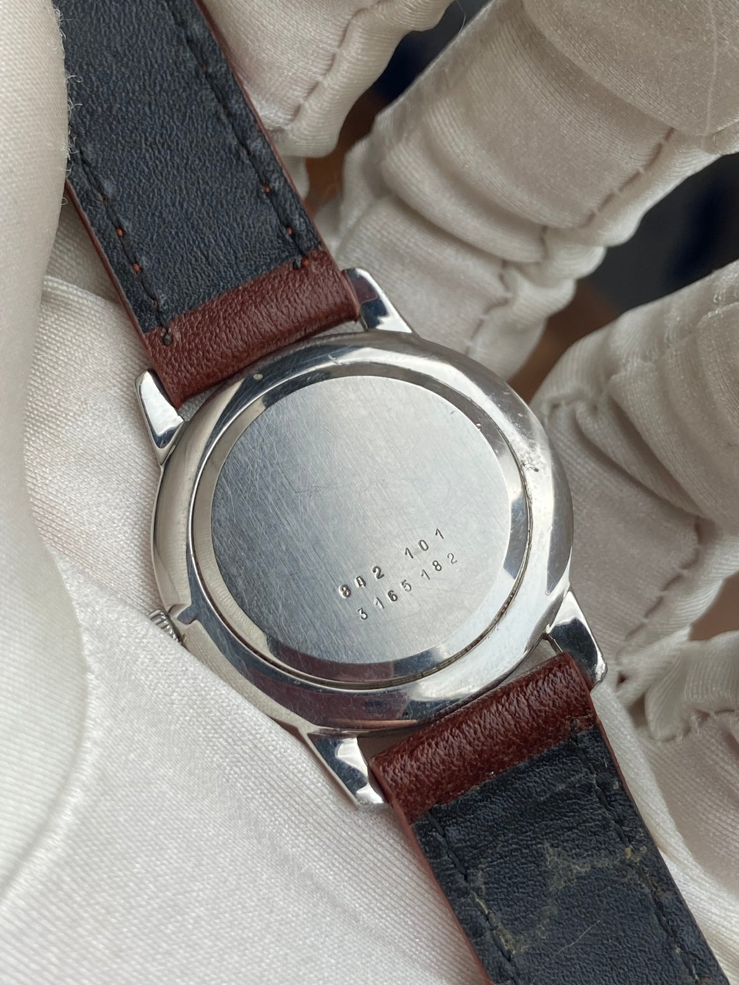 UNIVERSAL GENÈVE GRAY DIAL LADIES REF. 842101