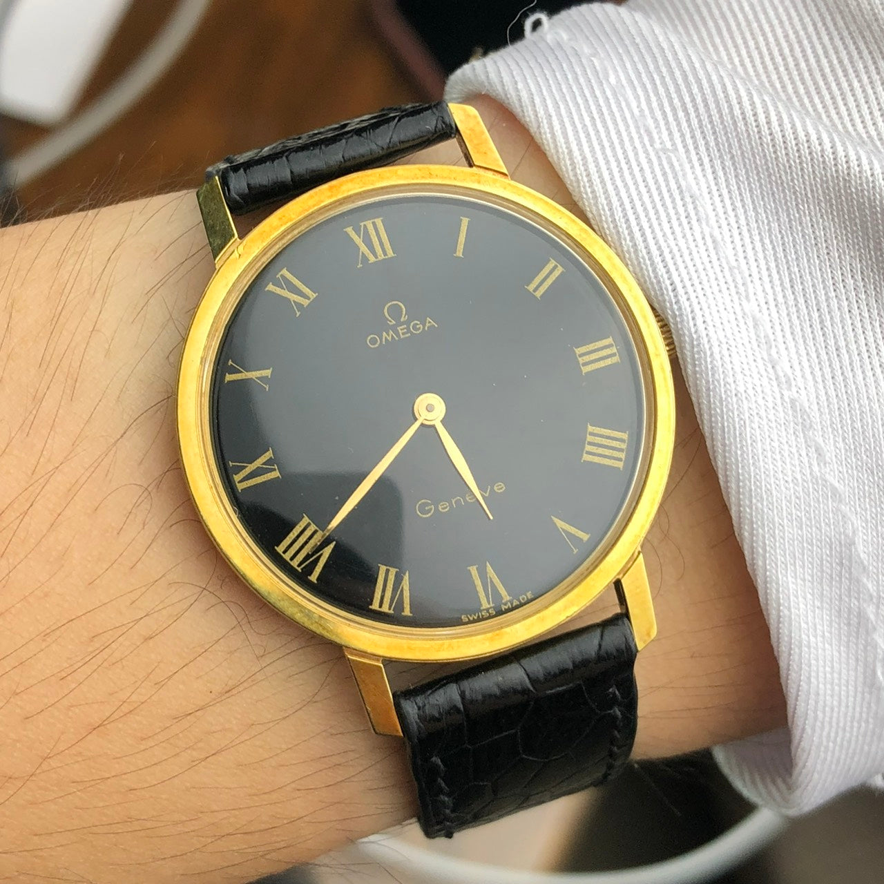 OMEGA GENÈVE BLACK GILTY DIAL REF. 111.0114