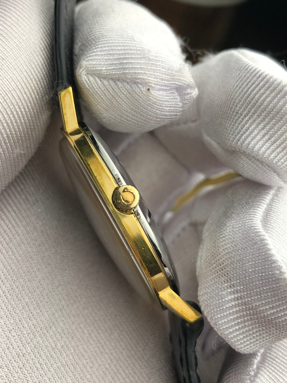 OMEGA GENÈVE BLACK GILTY DIAL REF. 111.0114