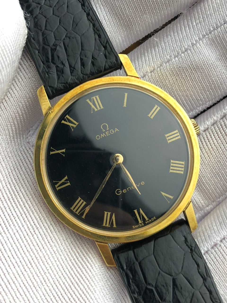 OMEGA GENÈVE BLACK GILTY DIAL REF. 111.0114
