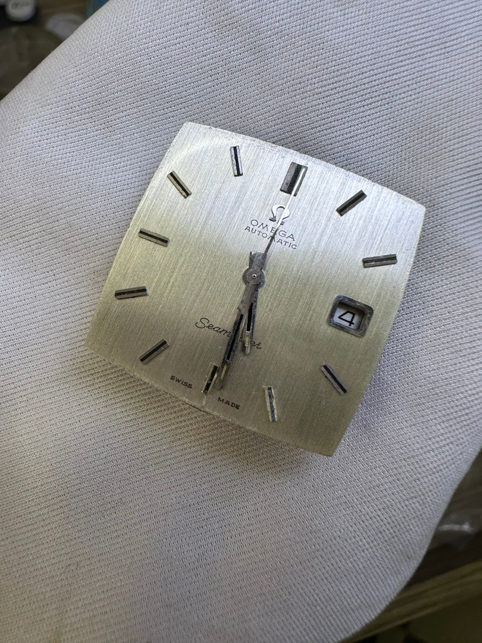 OMEGA SEAMASTER AUTOMATIC LINEN SILVER DIAL REF. 166.042