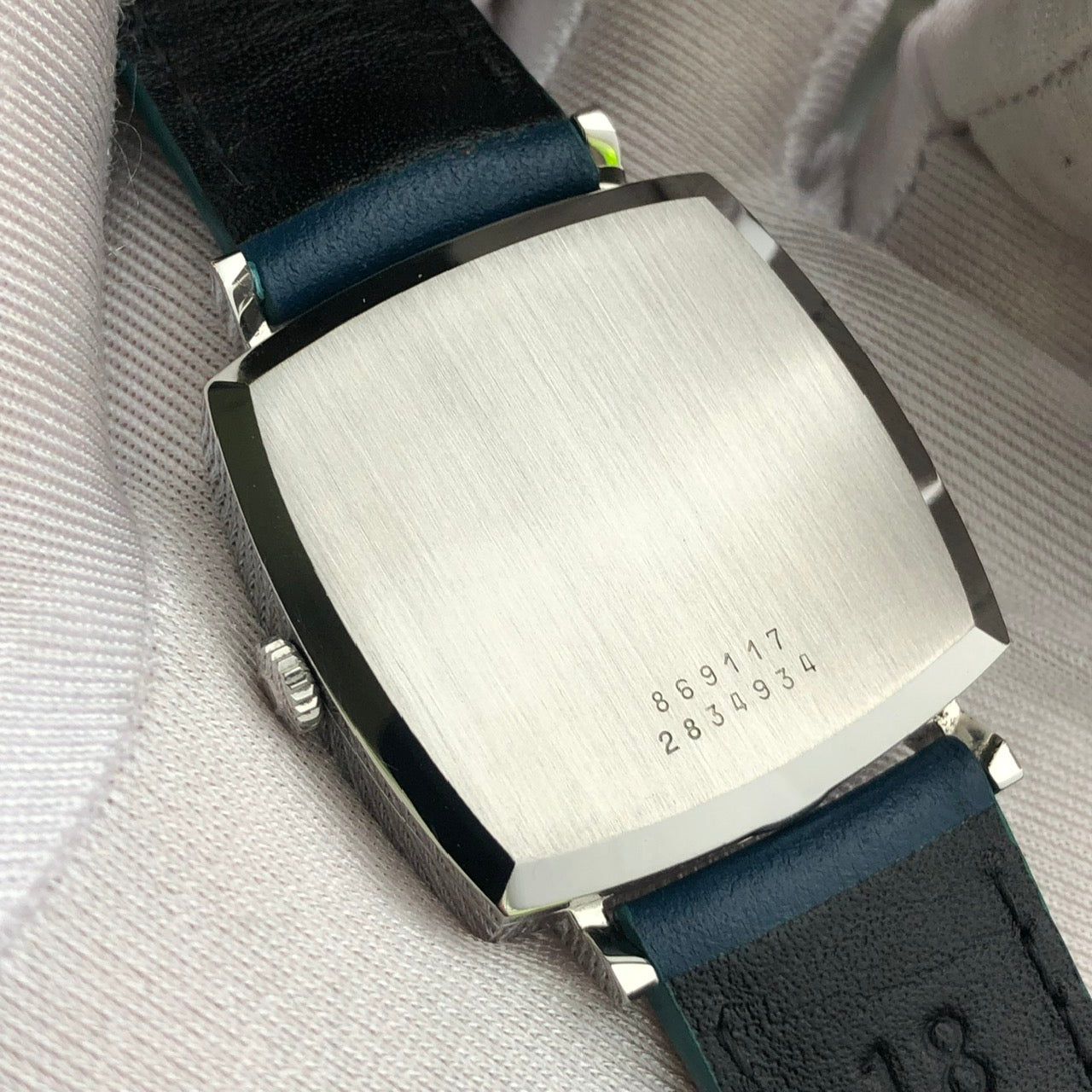 UNIVERSAL GENÈVE AUTOMATIC BLACK DIAL REF. 869117