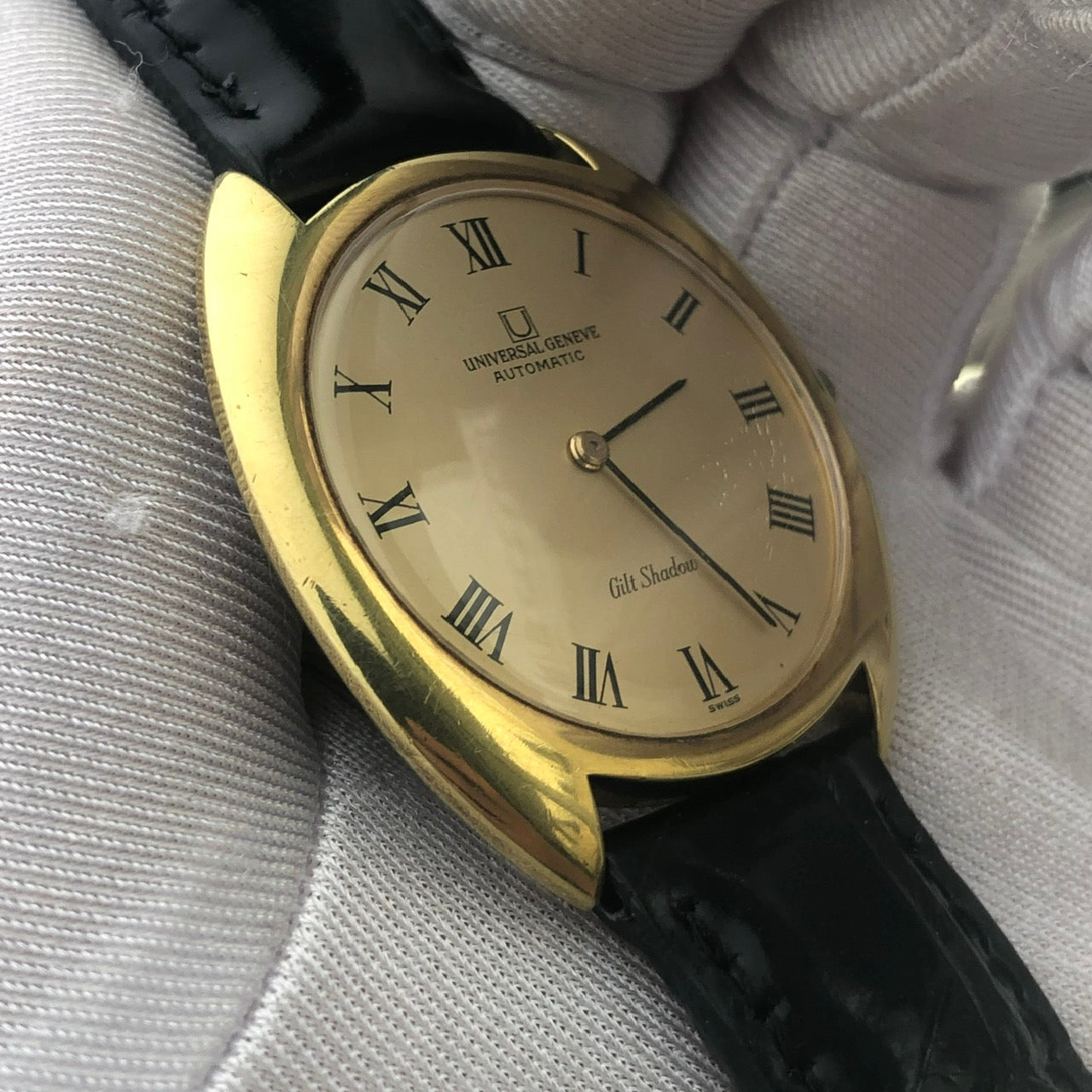 UNIVERSAL GENÈVE GILT SHADOW ULTRA THIN AUTOMATIC REF. 566101