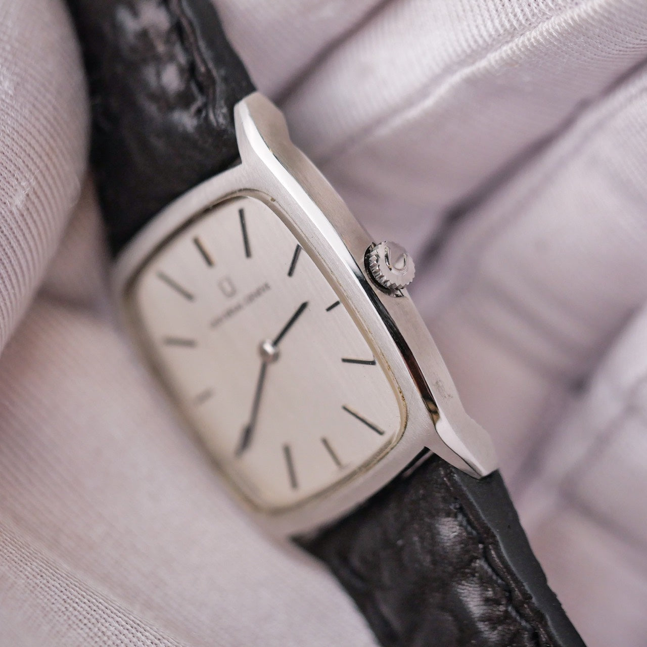 UNIVERSAL GENÈVE LINEN GREY DIAL REF. 842114