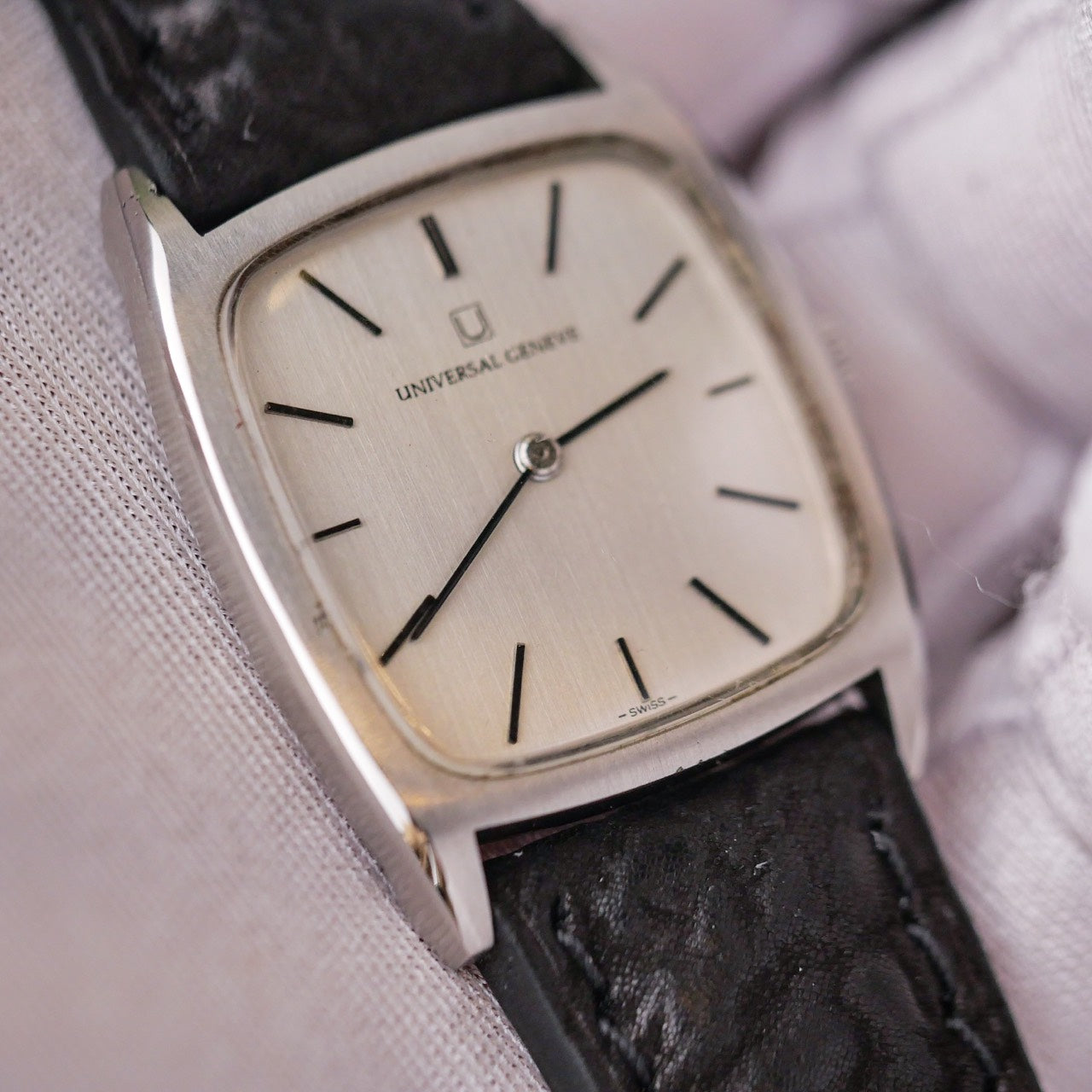 UNIVERSAL GENÈVE LINEN GREY DIAL REF. 842114