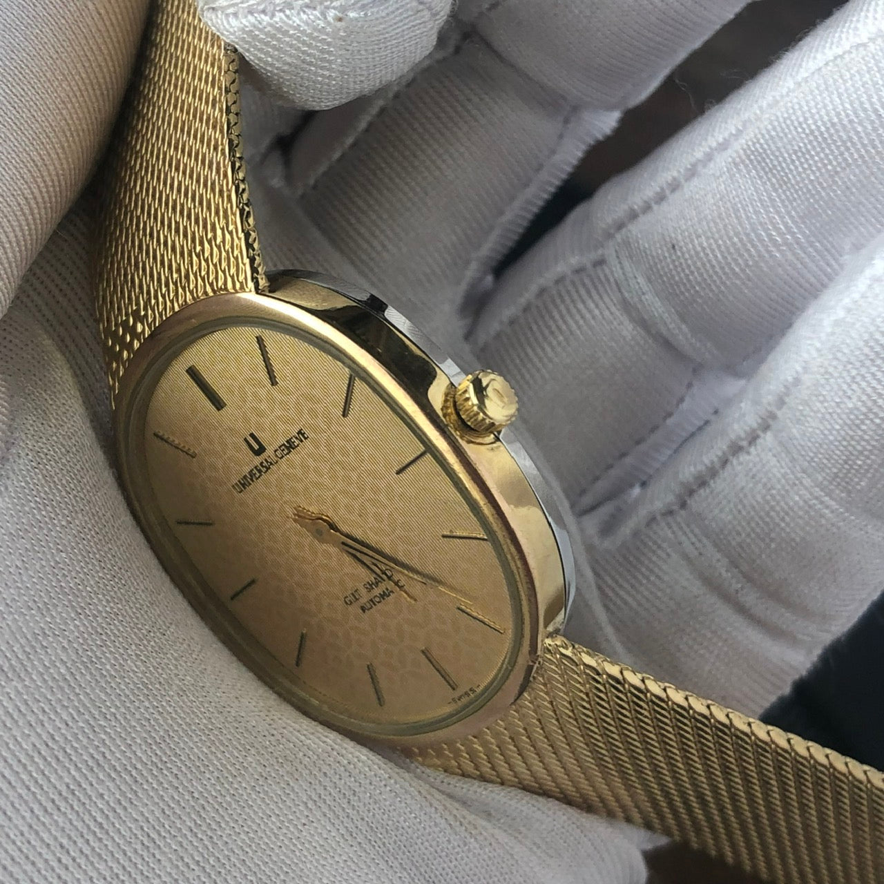 UNIVERSAL GENÈVE MICROTOR GILT SHADOW AUTOMATIC 10 MICRONS GOLD PLATING REF. 566051