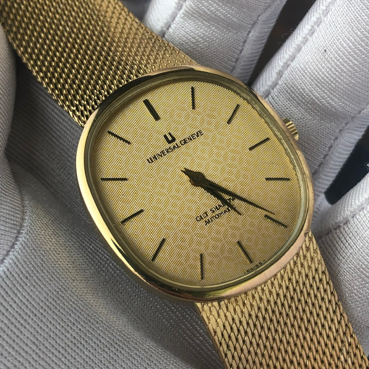 UNIVERSAL GENÈVE MICROTOR GILT SHADOW AUTOMATIC 10 MICRONS GOLD PLATING REF. 566051