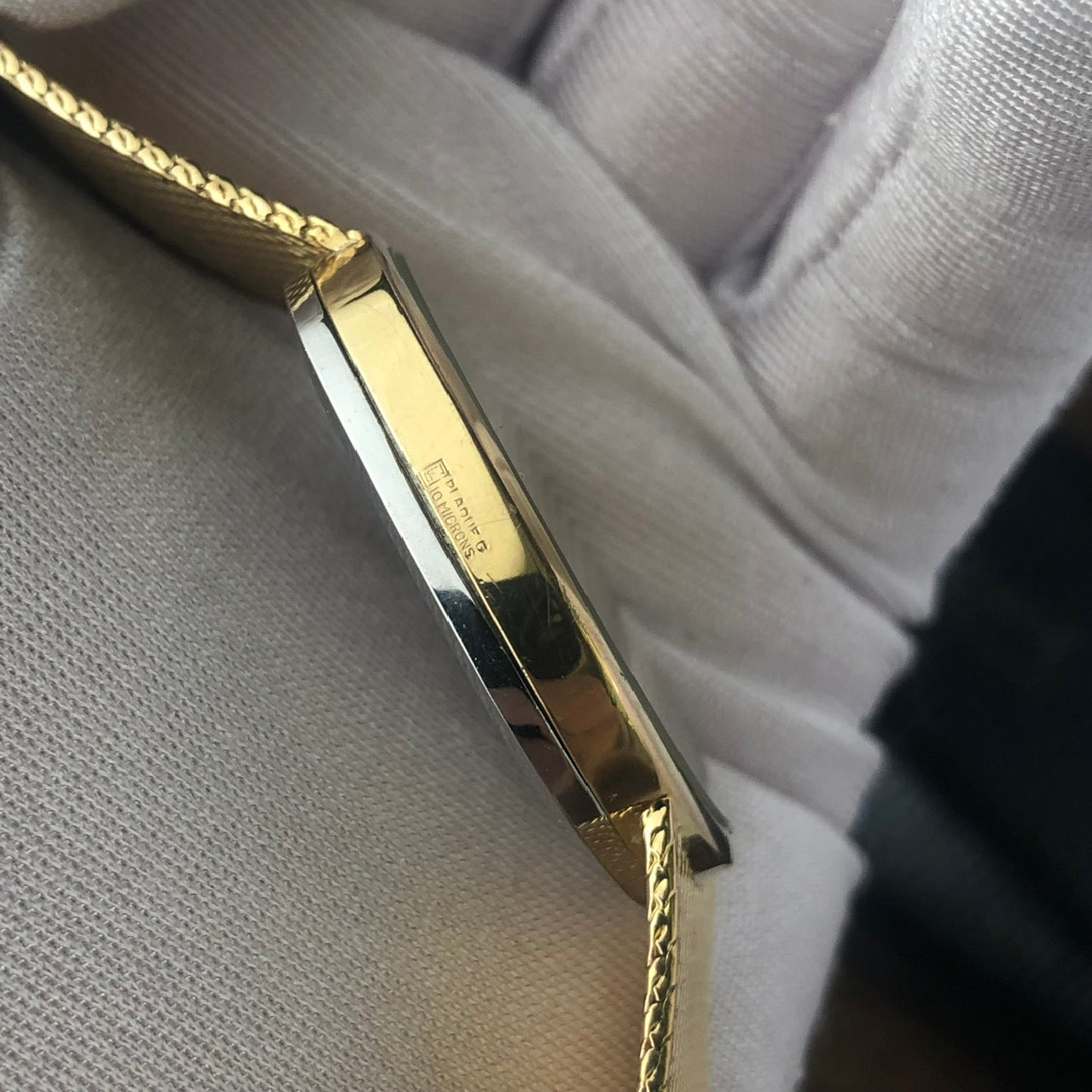 UNIVERSAL GENÈVE MICROTOR GILT SHADOW AUTOMATIC 10 MICRONS GOLD PLATING REF. 566051
