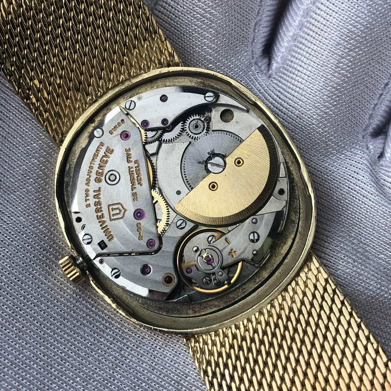 UNIVERSAL GENÈVE MICROTOR GILT SHADOW AUTOMATIC 10 MICRONS GOLD PLATING REF. 566051