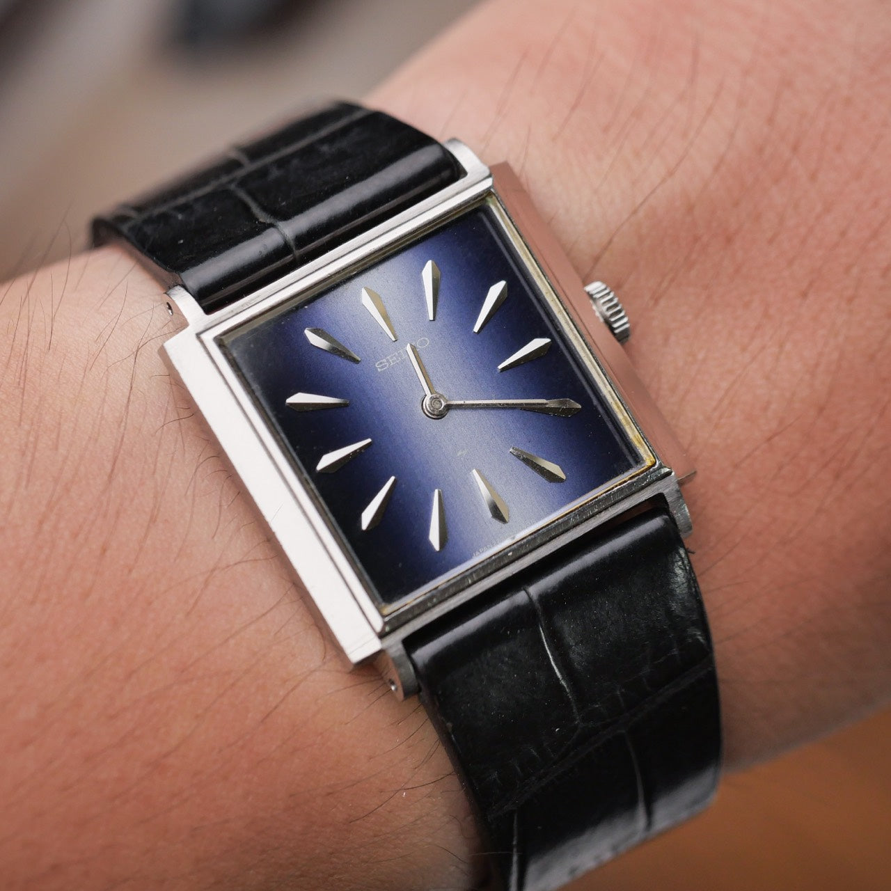 ビンテージSEIKO 2220-3180 軍用 レトロモデル 手巻きメンズ