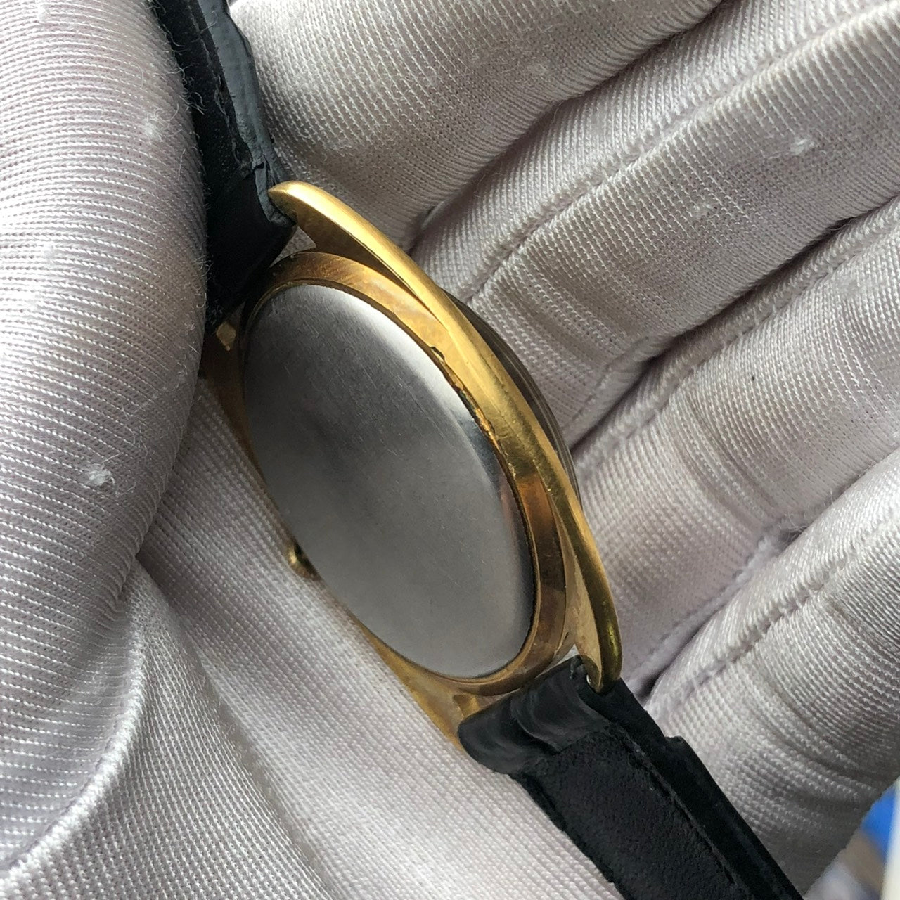 UNIVERSAL GENÈVE GILT SHADOW ULTRA THIN AUTOMATIC REF. 567103