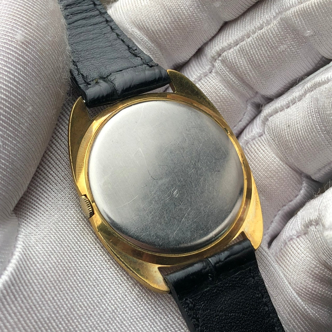 UNIVERSAL GENÈVE GILT SHADOW ULTRA THIN AUTOMATIC REF. 567103