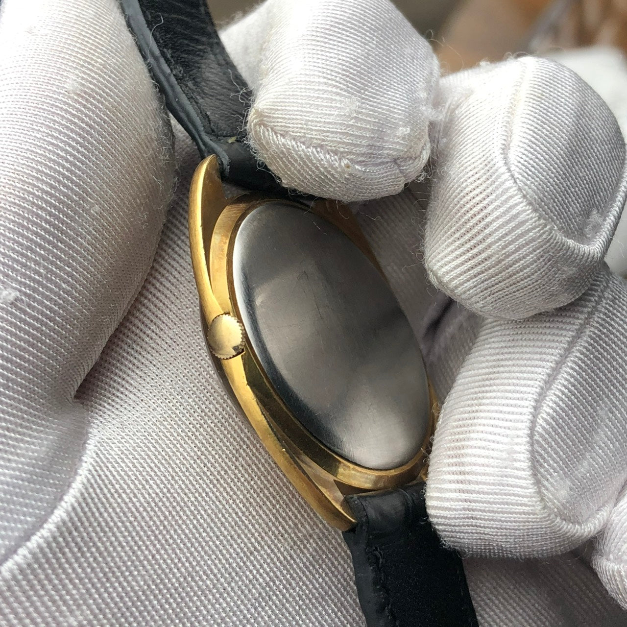 UNIVERSAL GENÈVE GILT SHADOW ULTRA THIN AUTOMATIC REF. 567103