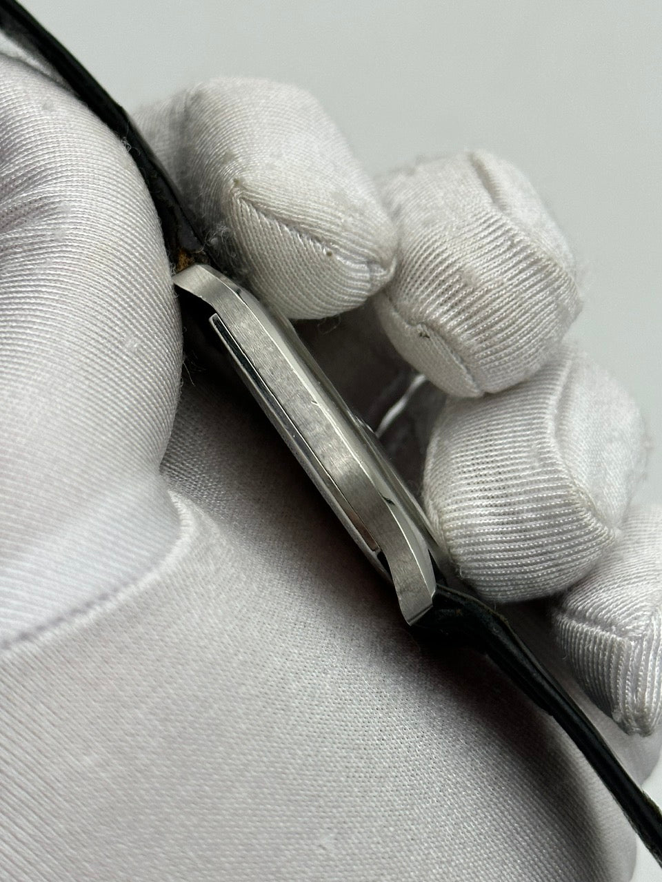 UNIVERSAL GENÈVE WHITE SHADOW AUTOMATIC ULTRA-SLIM REF. 866105