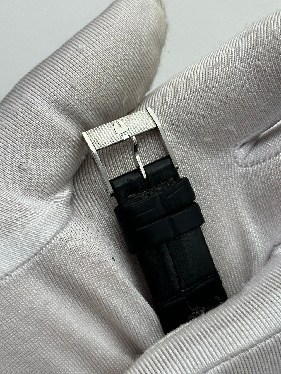 UNIVERSAL GENÈVE WHITE SHADOW AUTOMATIC ULTRA-SLIM REF. 866105