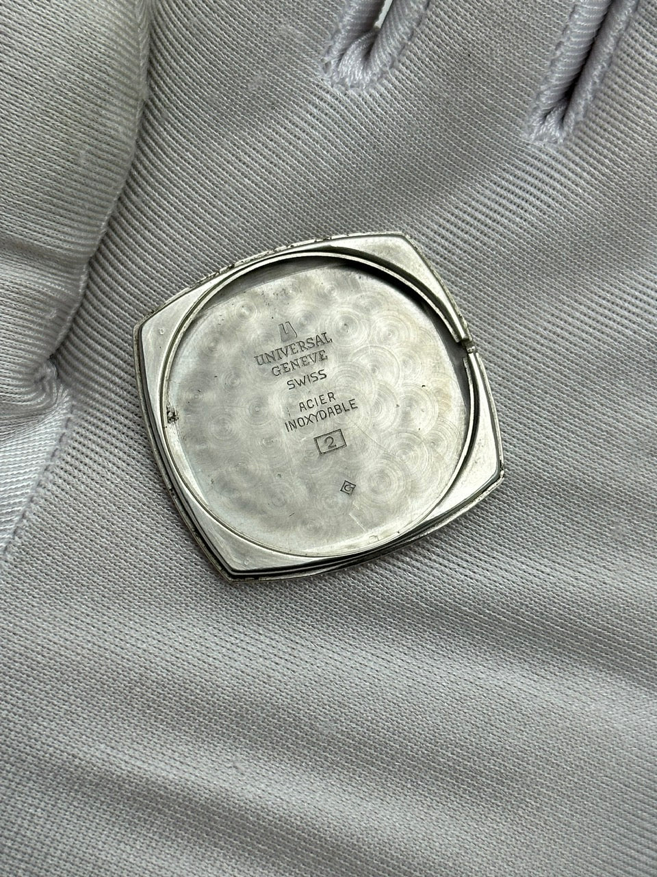 UNIVERSAL GENÈVE WHITE SHADOW AUTOMATIC ULTRA-SLIM REF. 866105