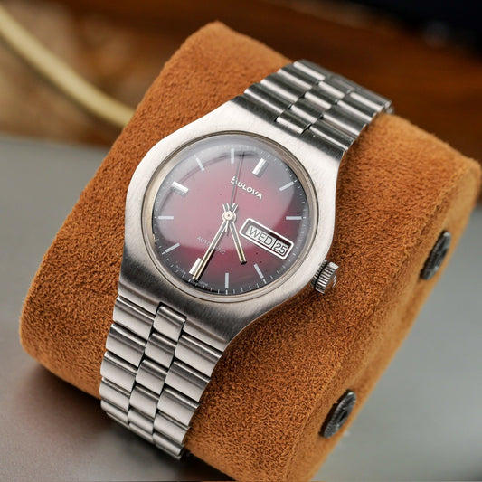 BULOVA AUTOMATIC DAY-DATE RED/BLACK GRADIENT REF. 7082-1