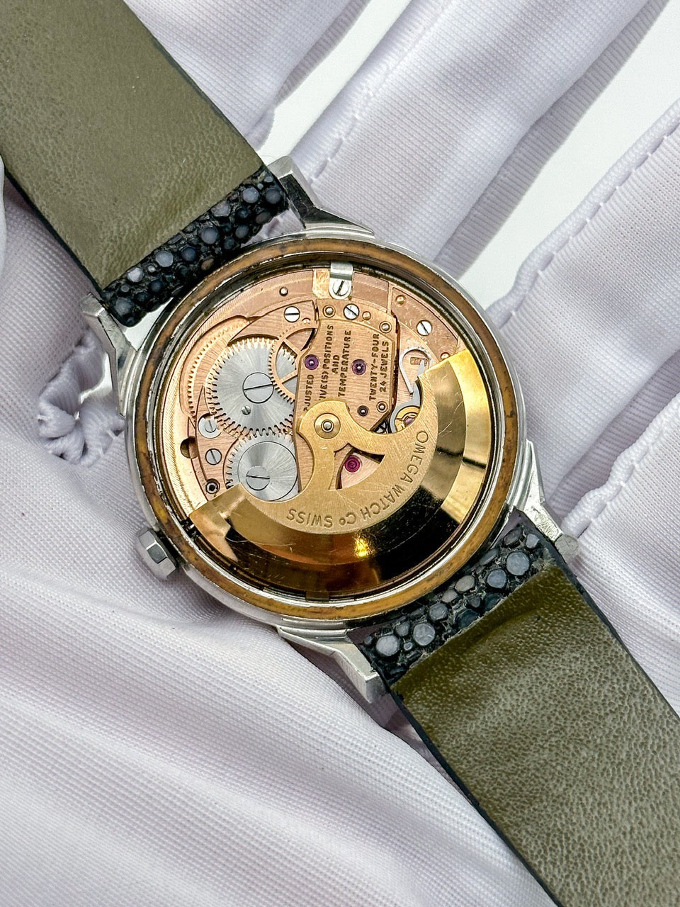 OMEGA CONSTELLATION "PIE PAN" CHRONOMETER AUTOMATIC REF. 168.005