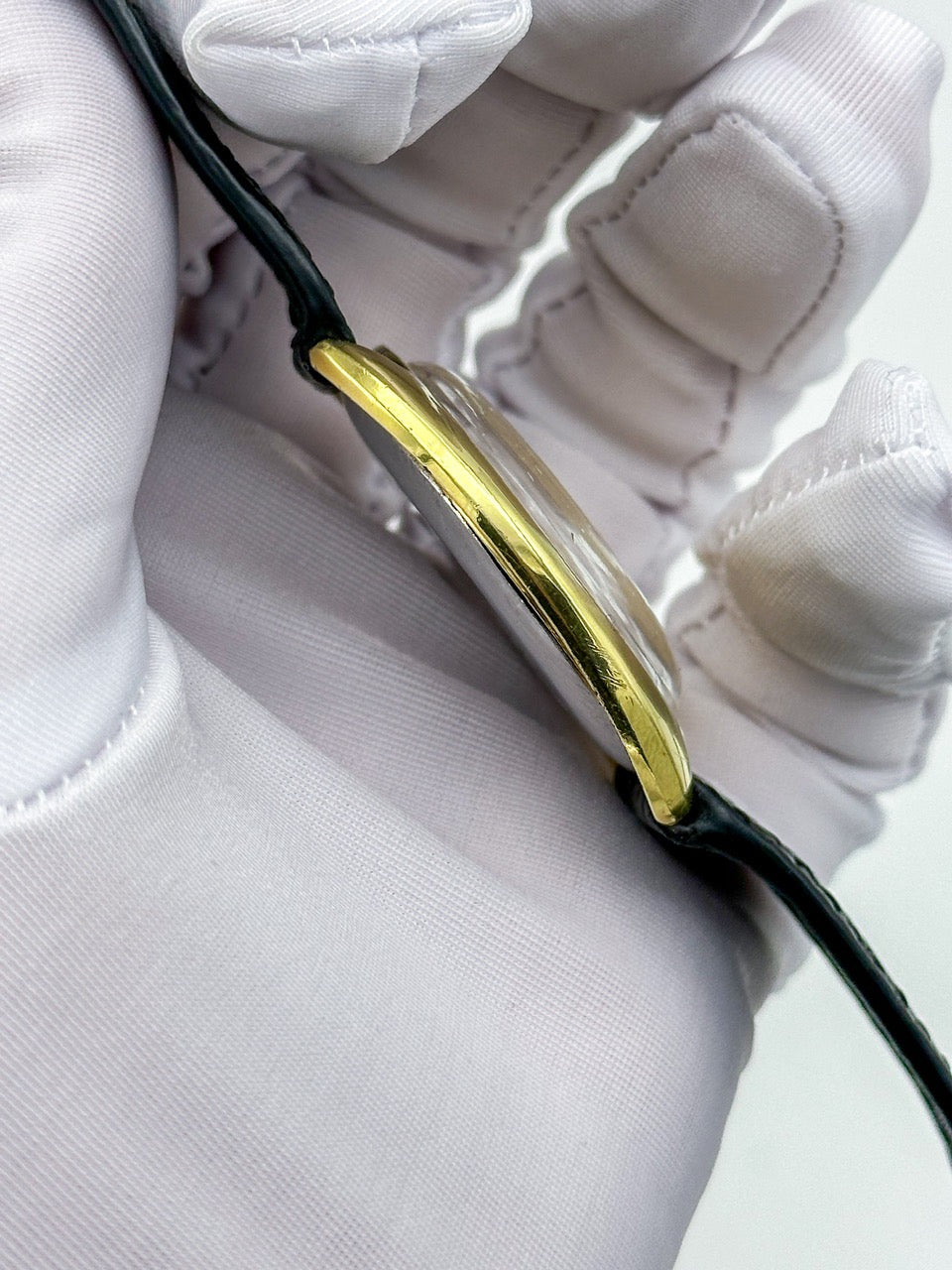 UNIVERSAL GENÈVE GILT SHADOW ULTRA-THIN AUTOMATIC REF. 566101