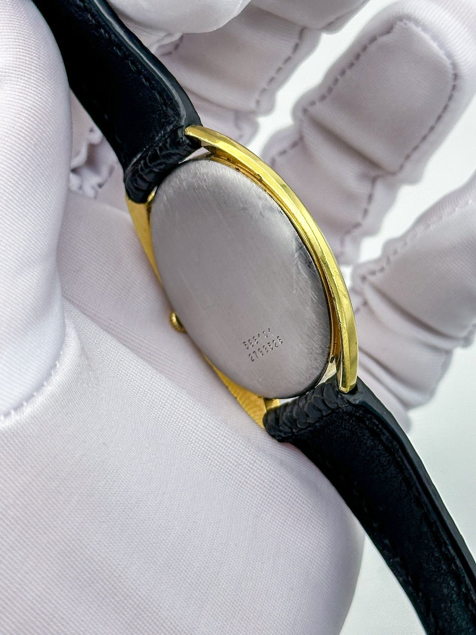 UNIVERSAL GENÈVE GILT SHADOW ULTRA-THIN AUTOMATIC REF. 566101