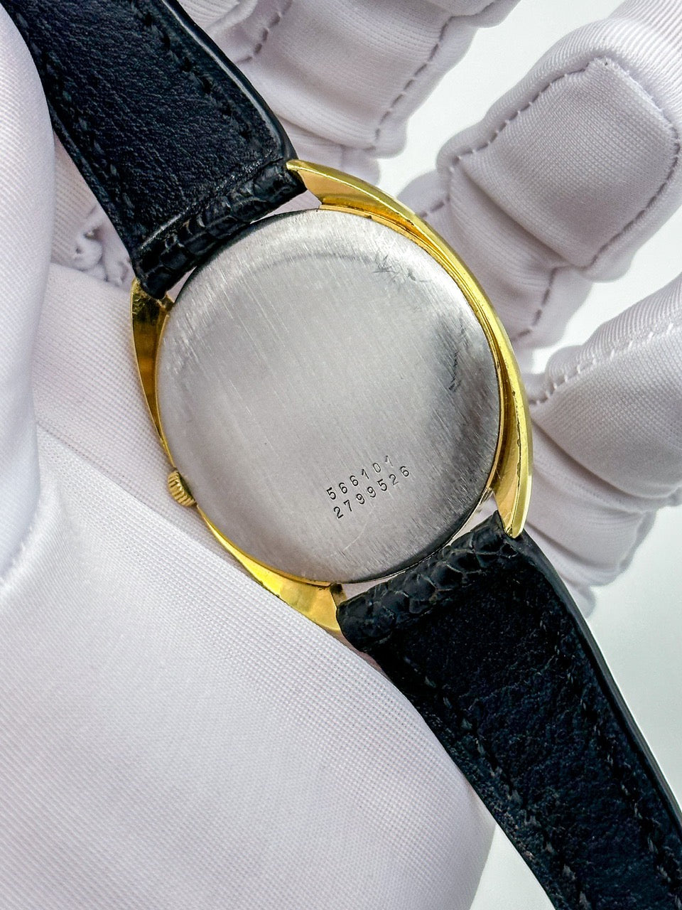 UNIVERSAL GENÈVE GILT SHADOW ULTRA-THIN AUTOMATIC REF. 566101