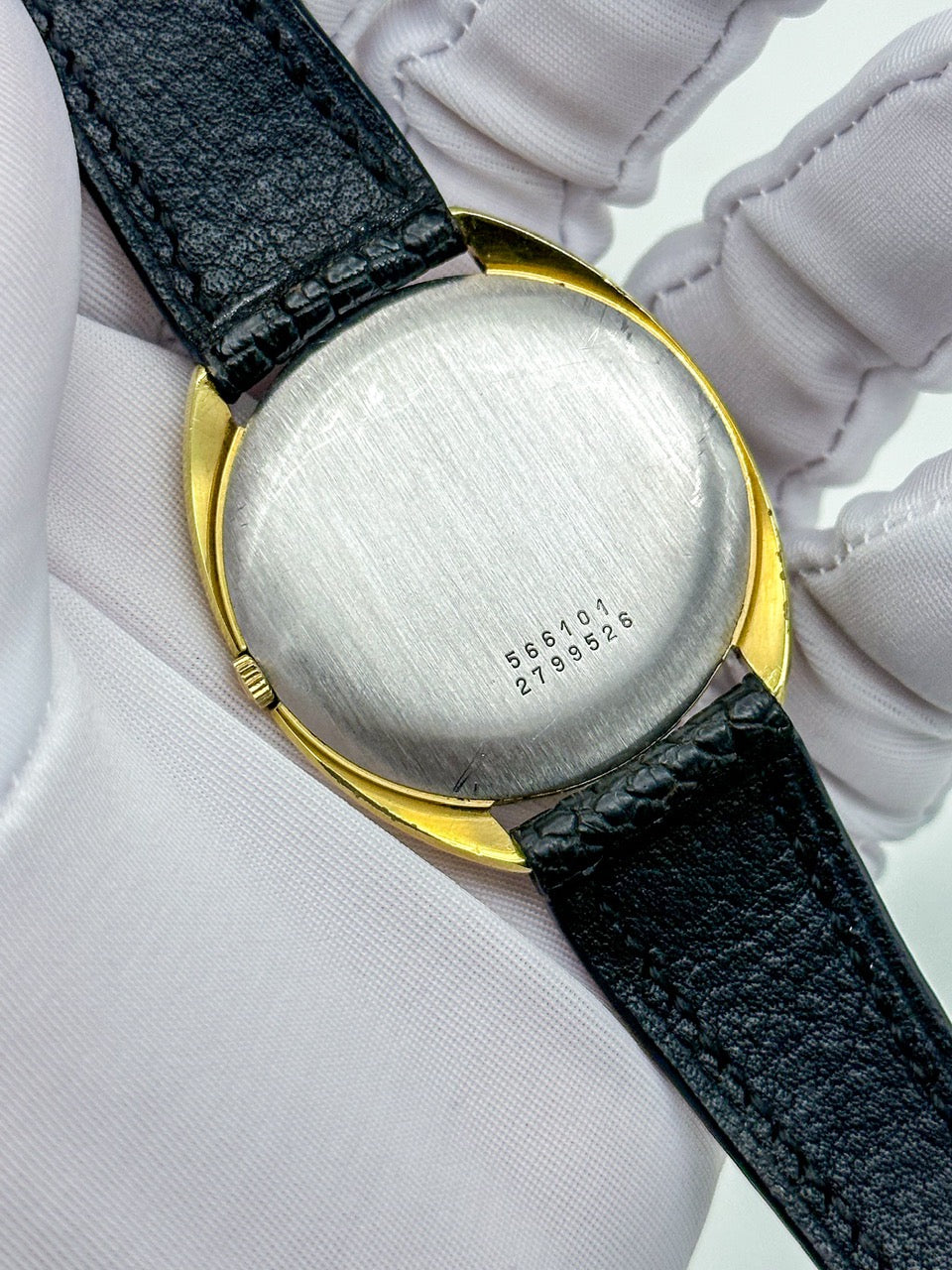 UNIVERSAL GENÈVE GILT SHADOW ULTRA-THIN AUTOMATIC REF. 566101