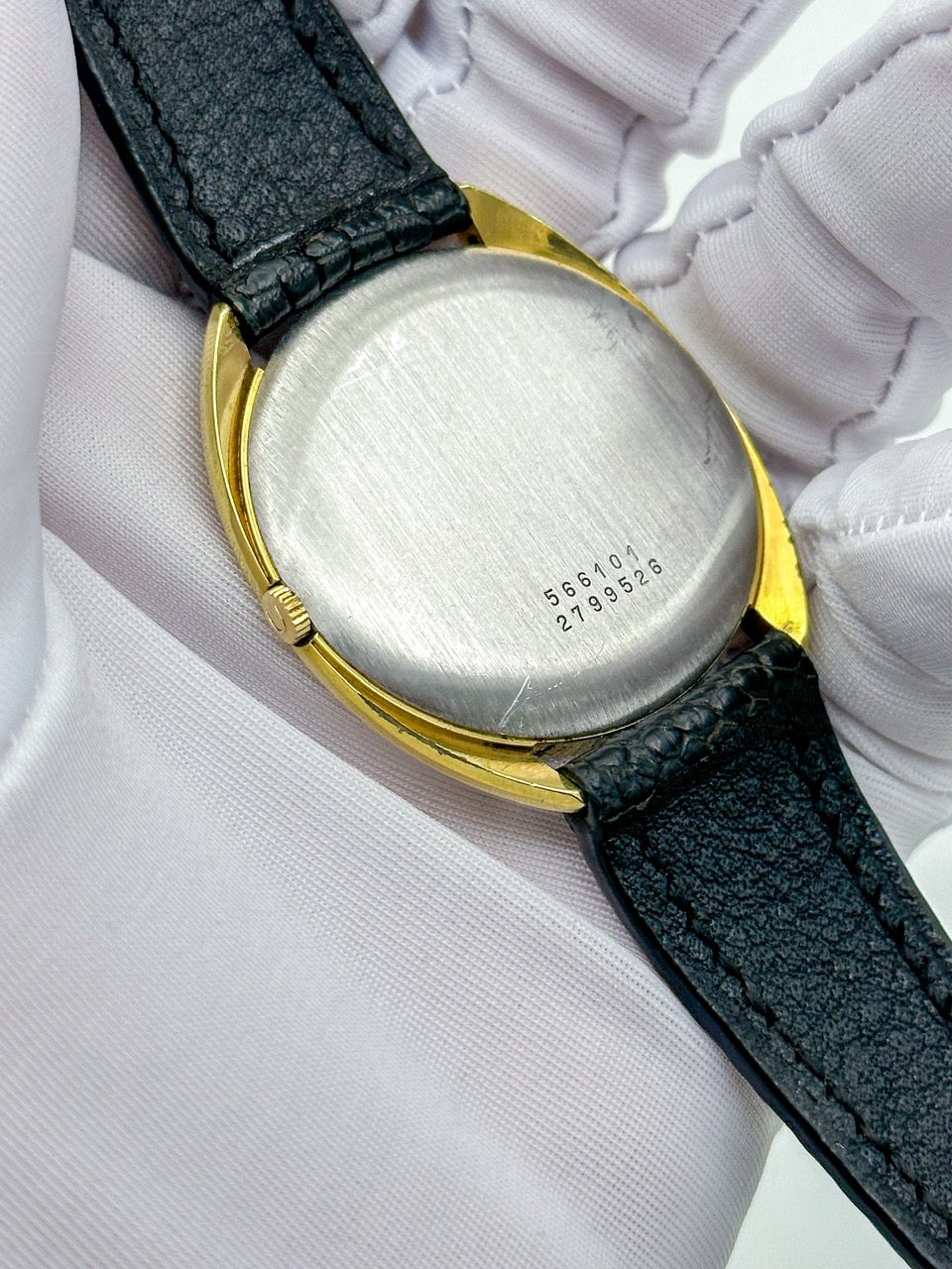 UNIVERSAL GENÈVE GILT SHADOW ULTRA-THIN AUTOMATIC REF. 566101