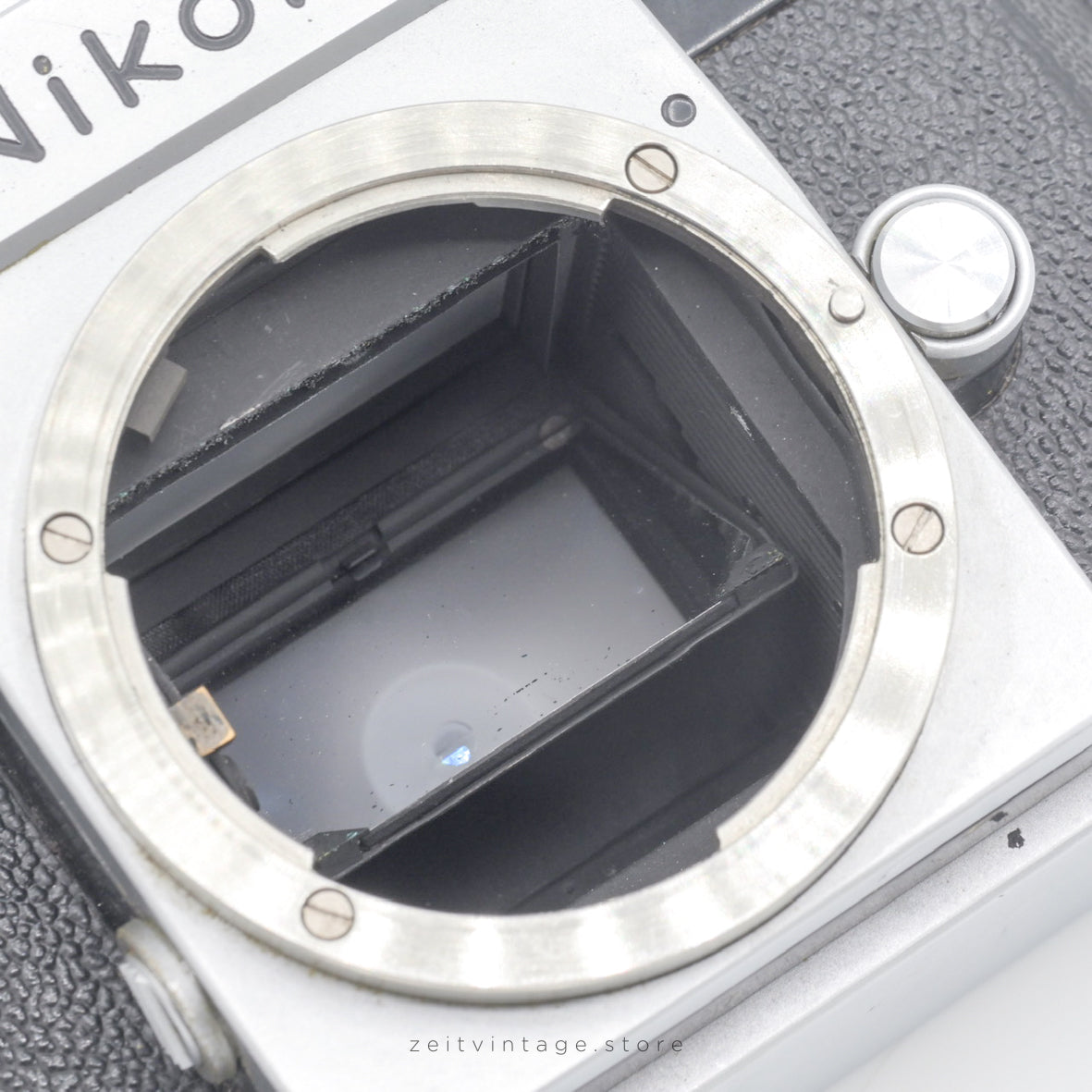 NIKON F + STANDARD PRISM + WAIST-LEVEL FINDER