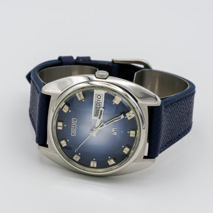 SEIKO LORD MATIC LM 23 JEWELS AUTOMATIC FACETED CRYSTAL BLUE DIAL REF. 5606-7230
