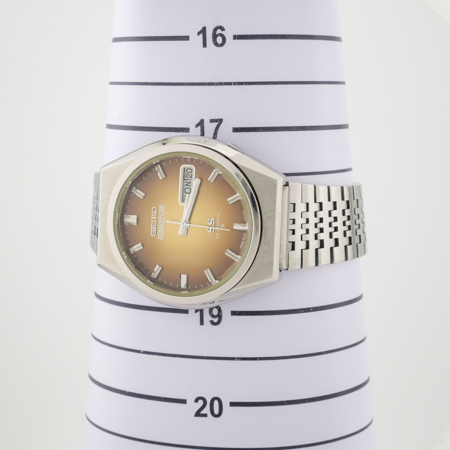 SEIKO 5 ACTUS SS 23 JEWELS AUTOMATIC REF. 6106-8760