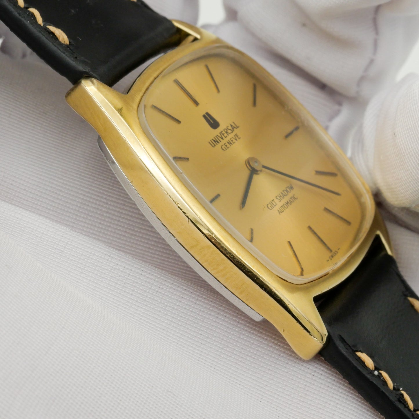 UNIVERSAL GENÈVE GILT SHADOW AUTOMATIC ULTRA THIN REF. 566105
