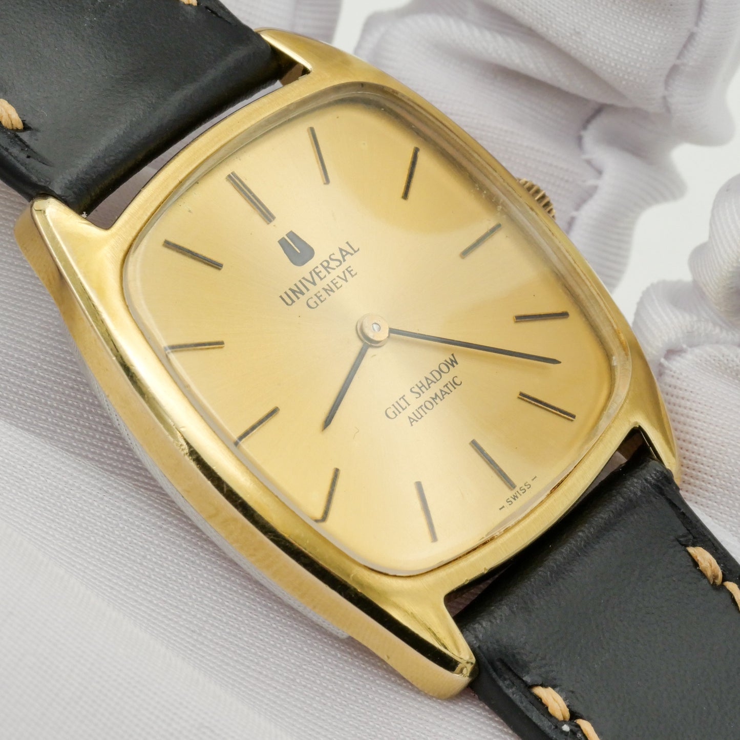 UNIVERSAL GENÈVE GILT SHADOW AUTOMATIC ULTRA THIN REF. 566105