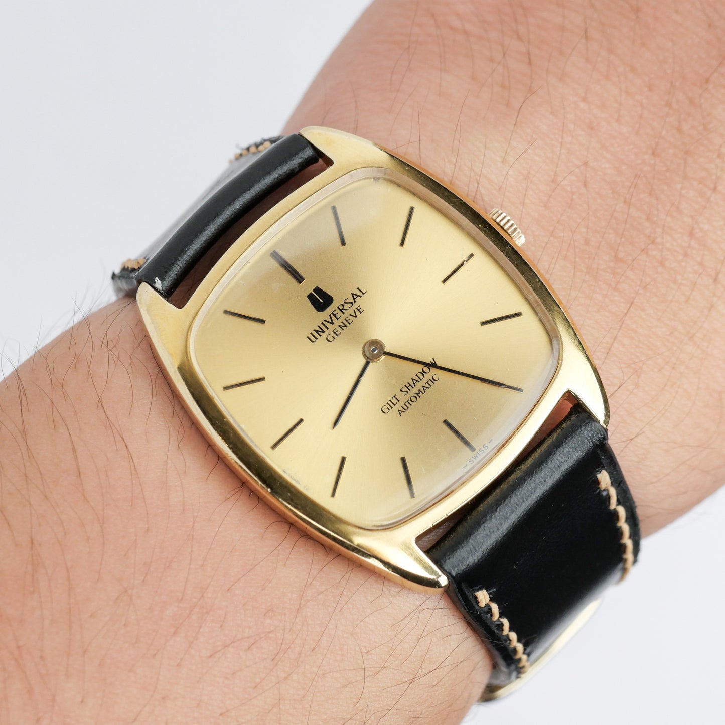 UNIVERSAL GENÈVE GILT SHADOW AUTOMATIC ULTRA THIN REF. 566105