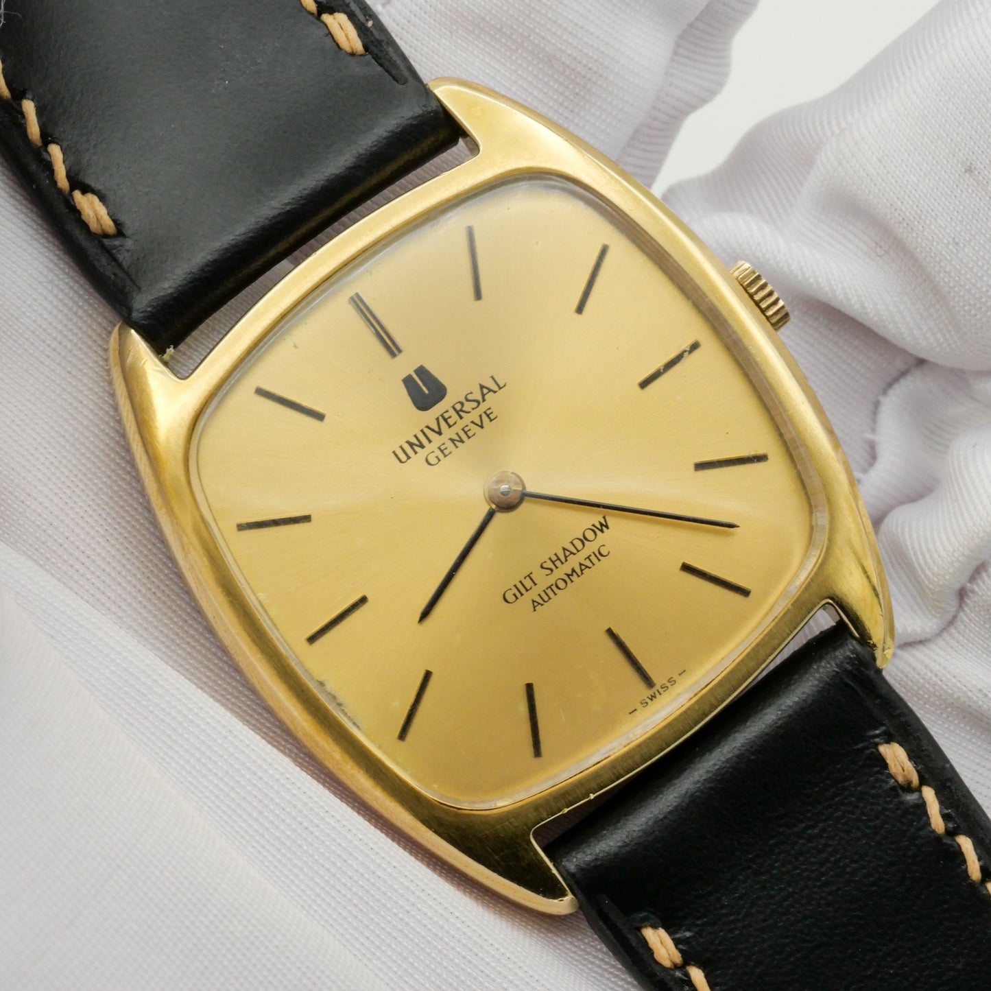 UNIVERSAL GENÈVE GILT SHADOW AUTOMATIC ULTRA THIN REF. 566105