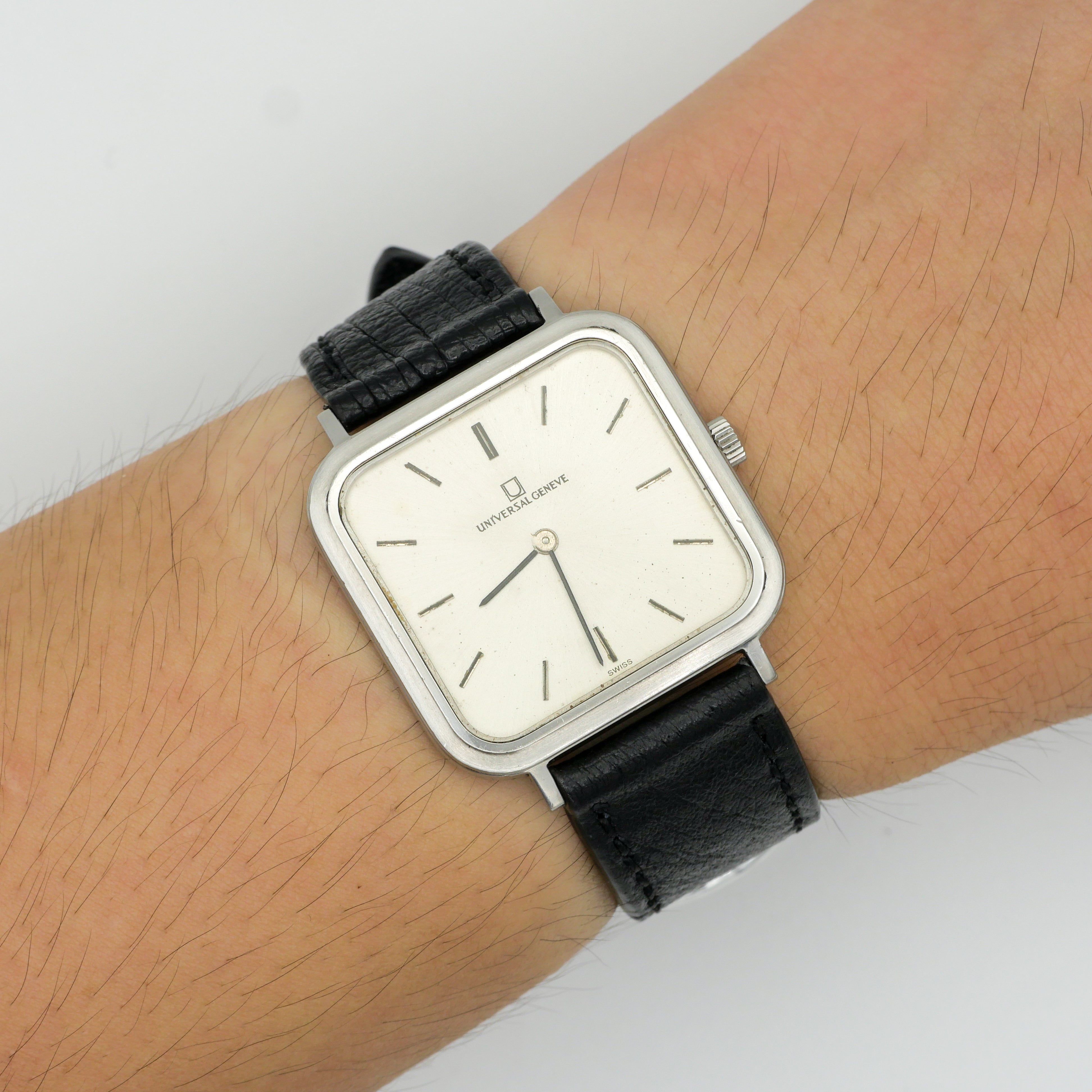 UNIVERSAL GENÈVE REF. 842206 – Zeit Vintage Watch