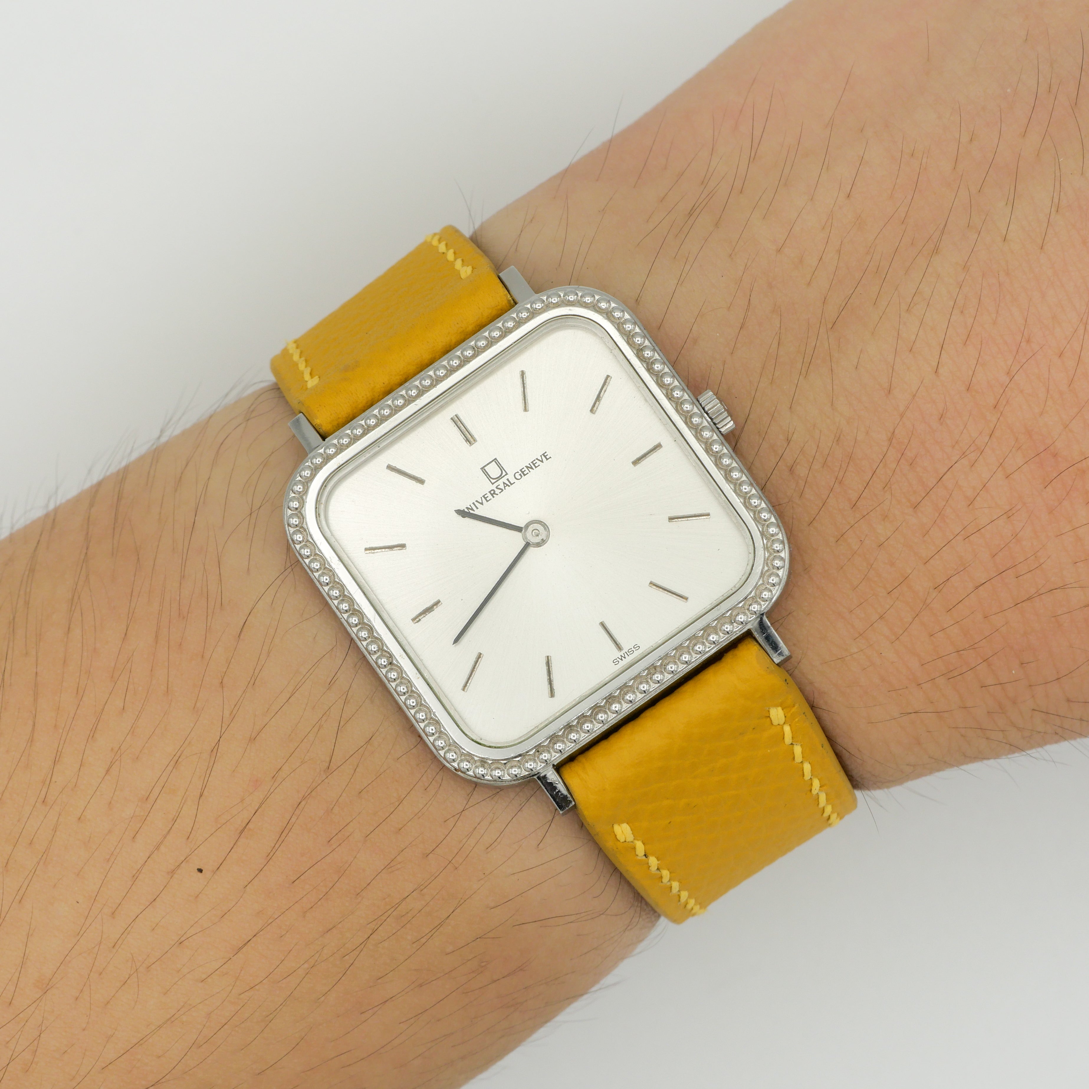 UNIVERSAL GENÈVE REF. 842206 – Zeit Vintage Watch