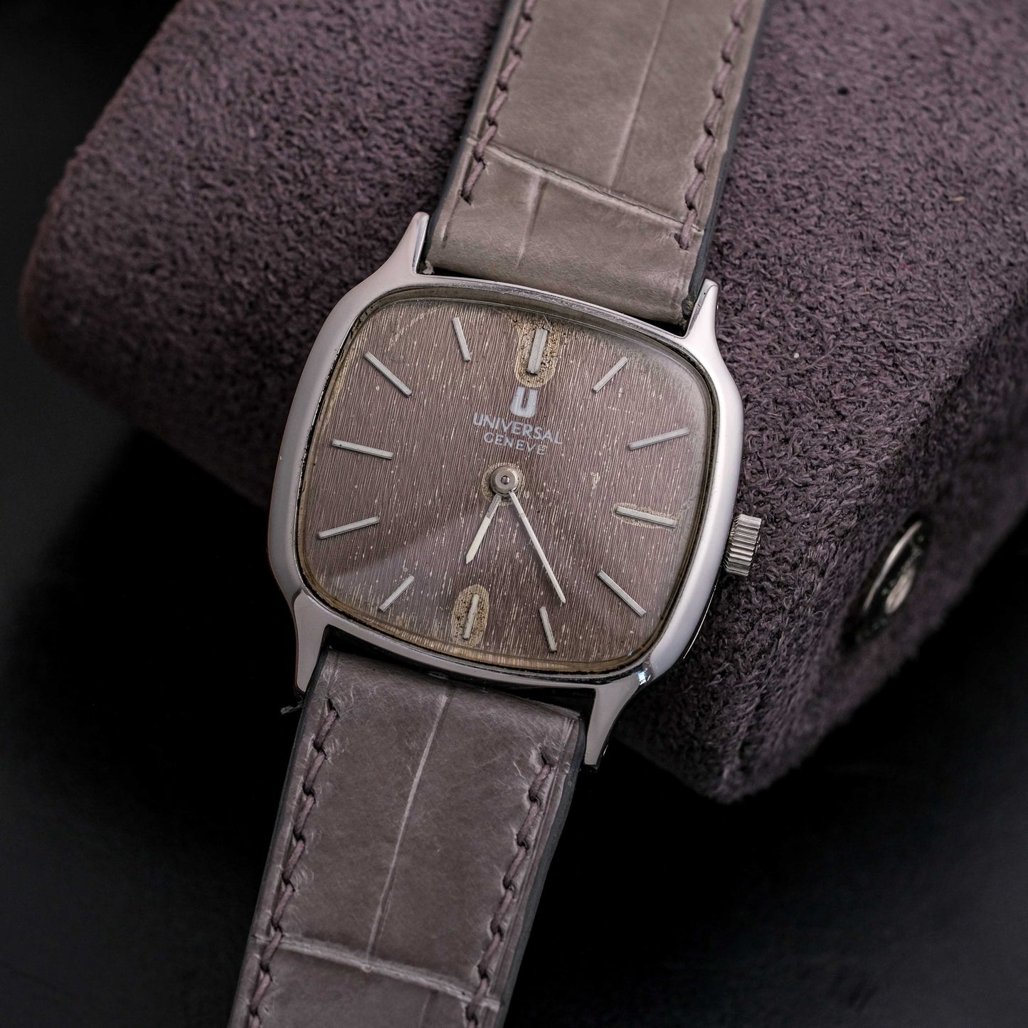 UNIVERSAL GENÈVE REF. 842640