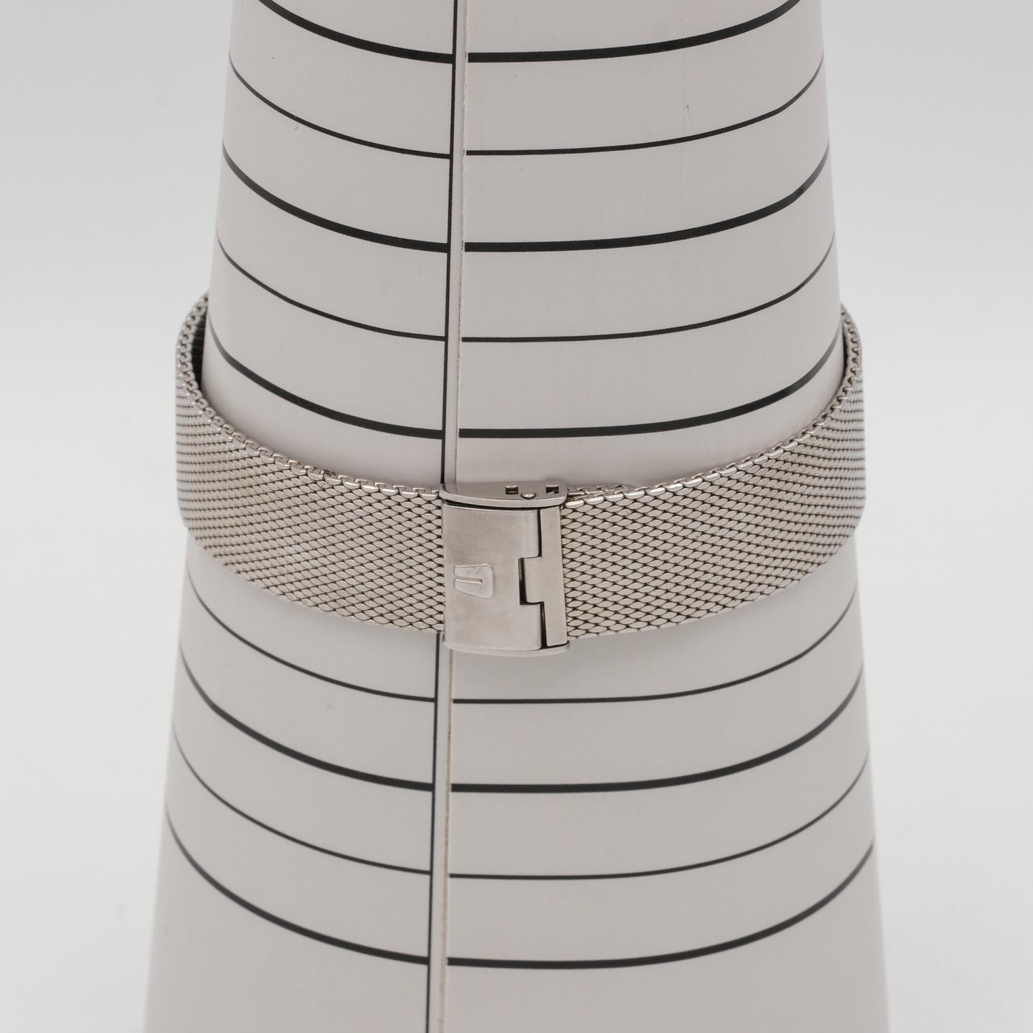 UNIVERSAL GENÈVE WHITE SHADOW AUTOMATIC REF. 866101