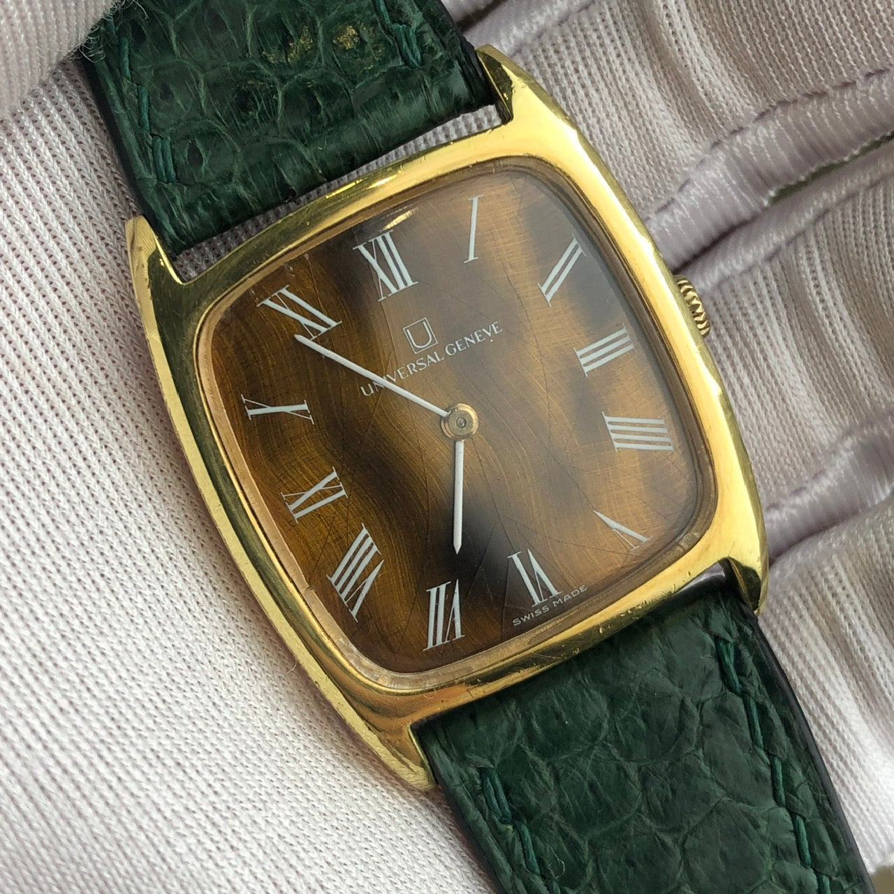 UNIVERSAL GENÈVE SPIDER WEB AMBER DIAL REF. 542114 – Zeit
